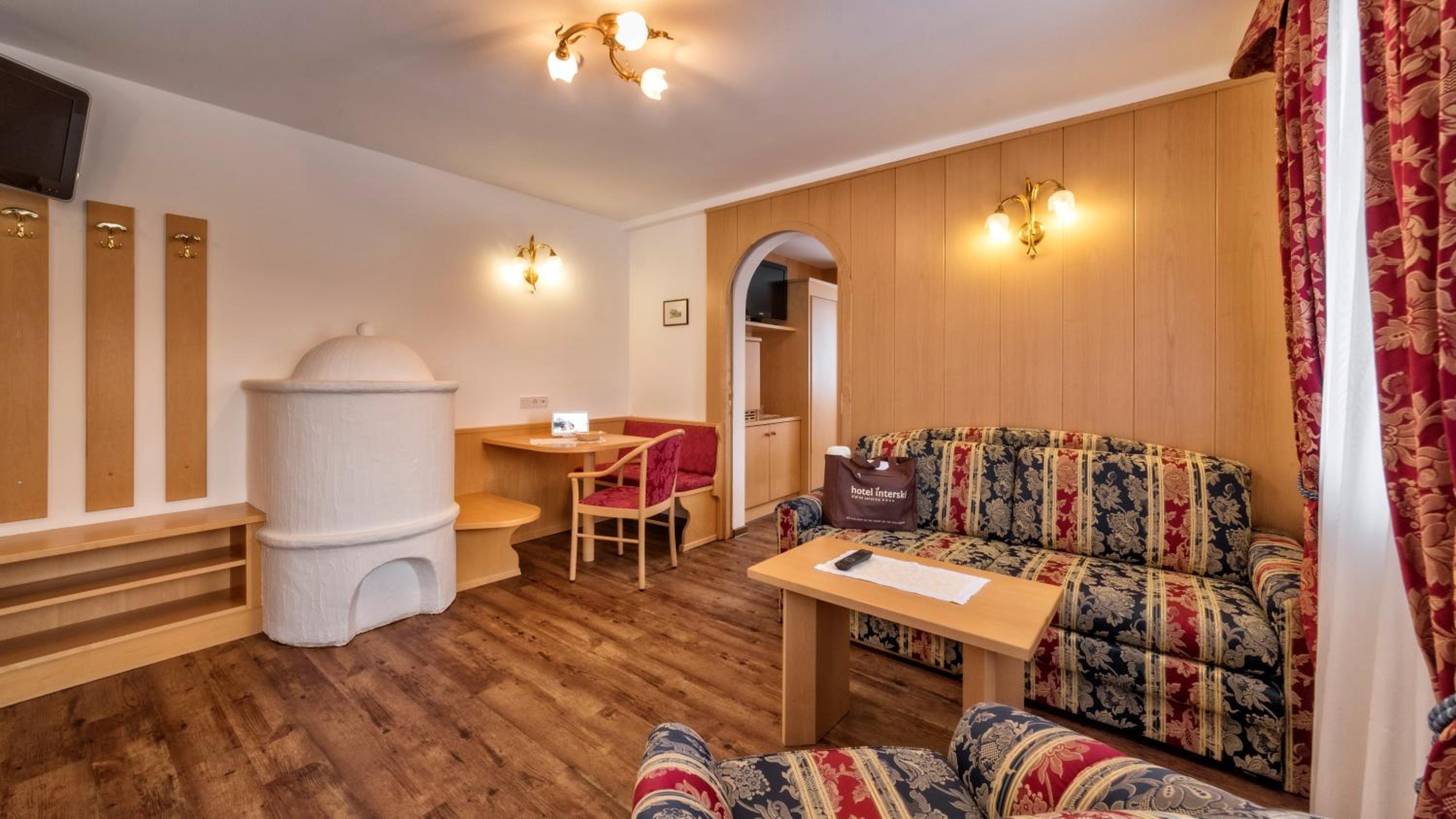 Suite - Photo 1