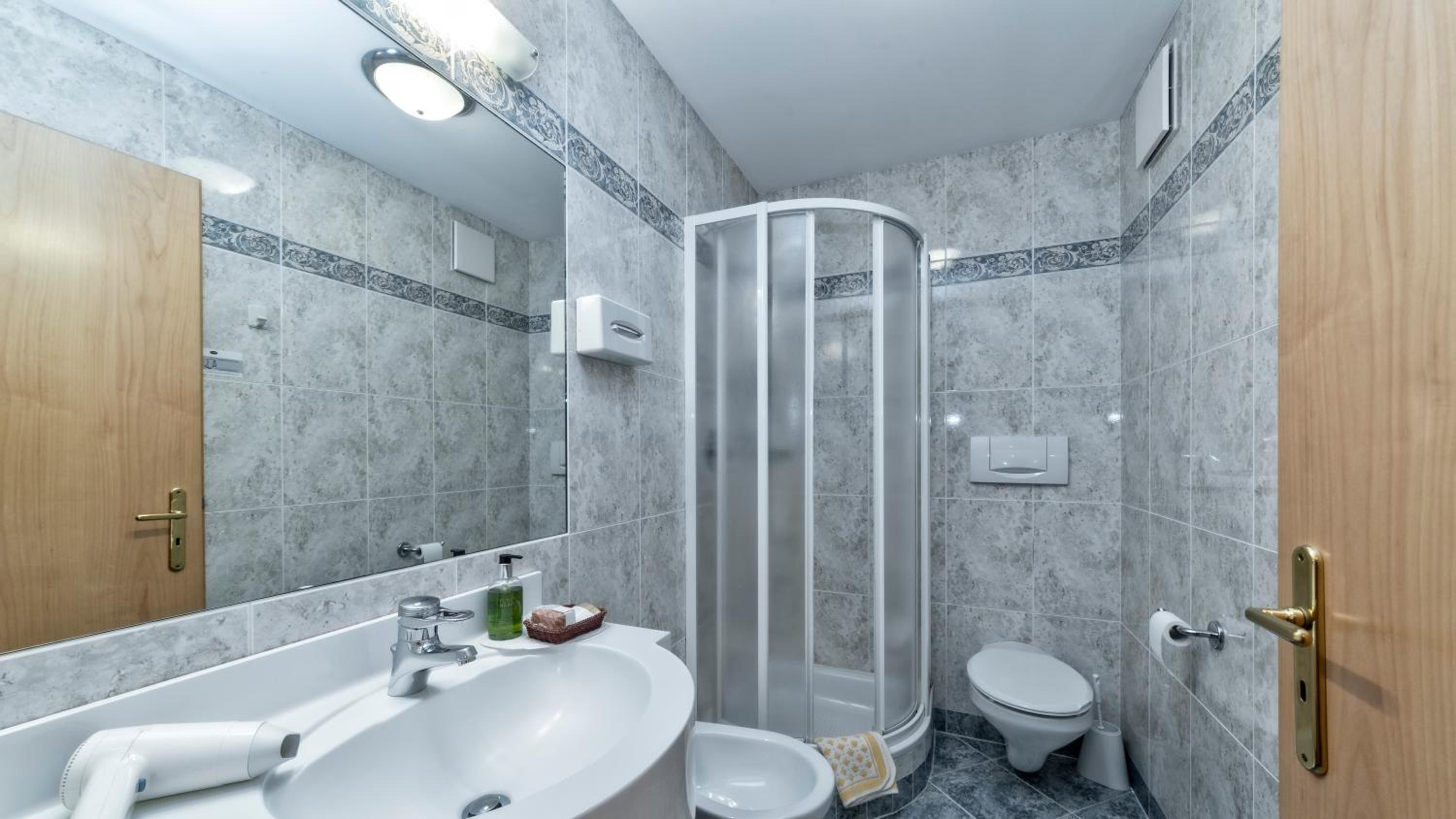 Single Room photo 2