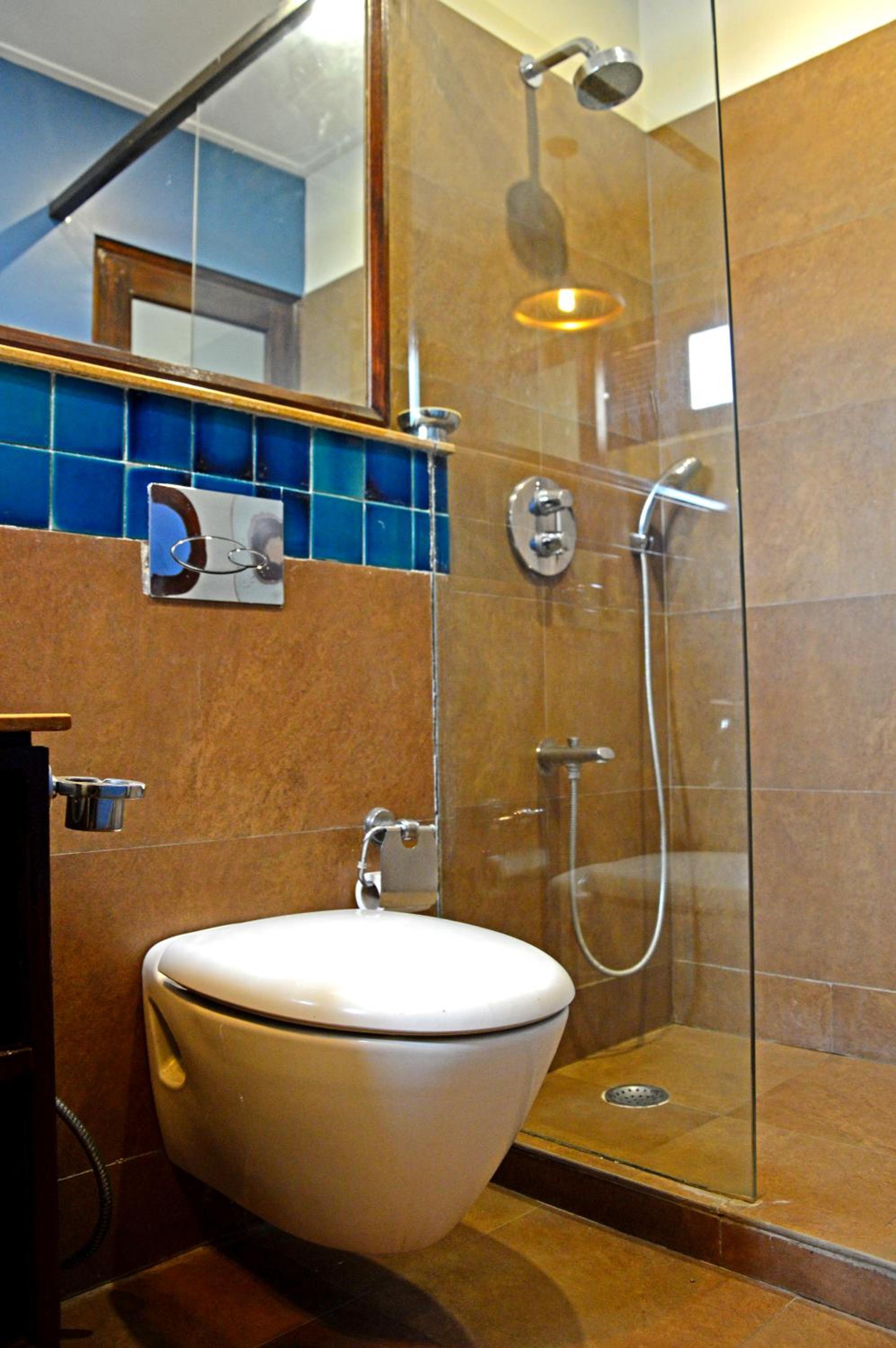 Premier Room with Free Airport Pickup - Photo 11