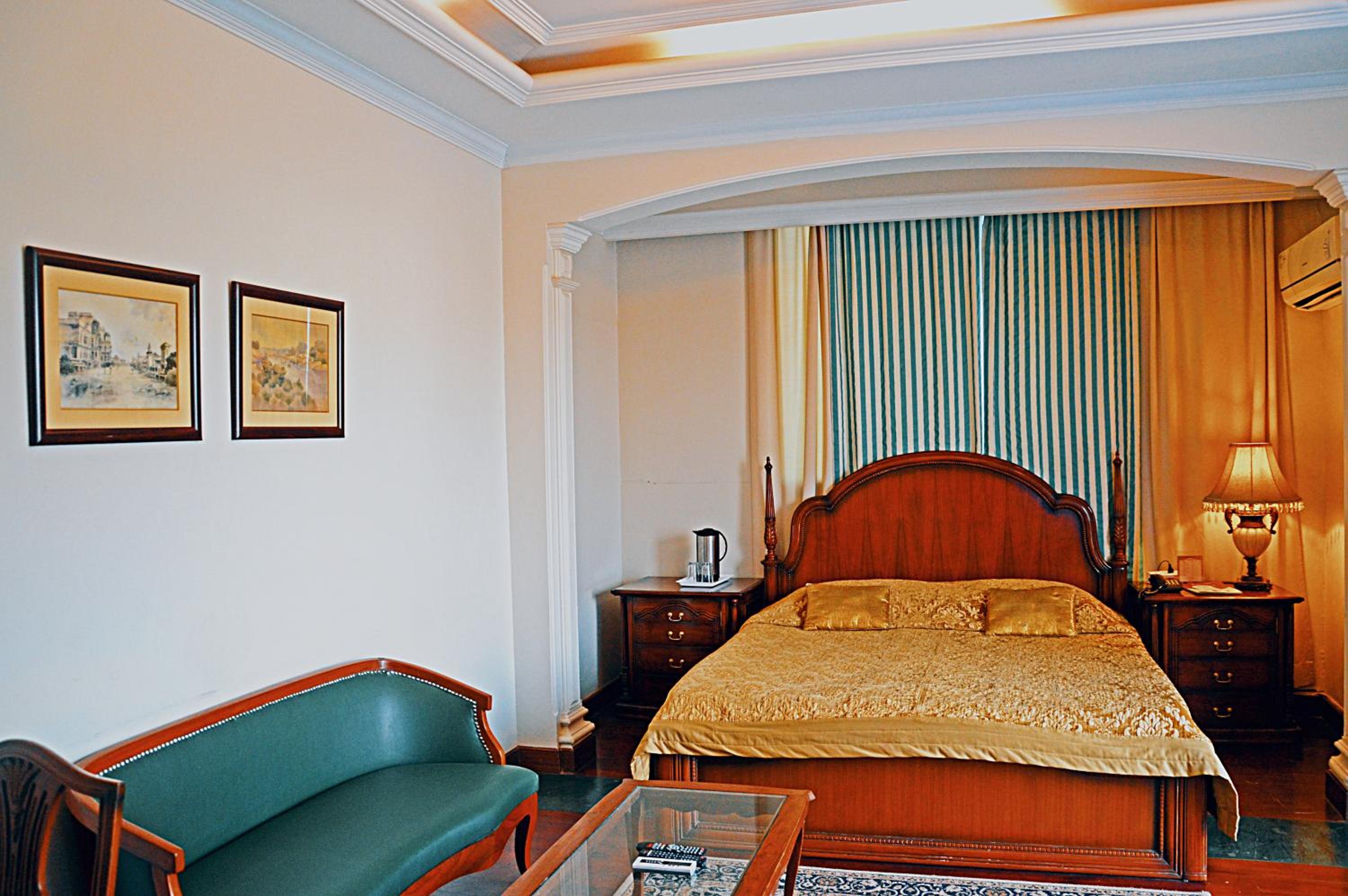 Premier Room with Free Airport Pickup - Photo 8