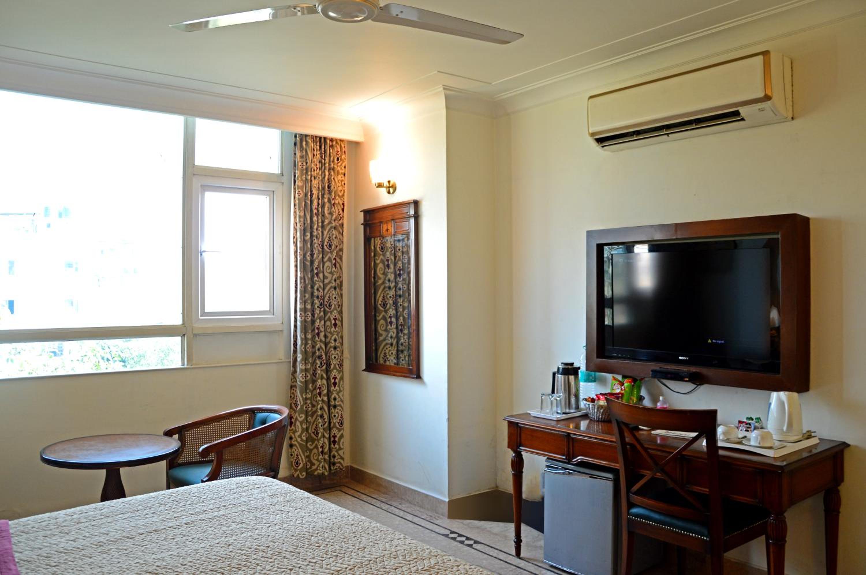 Superior Double Room with Free Airport Pickup  - Photo 6
