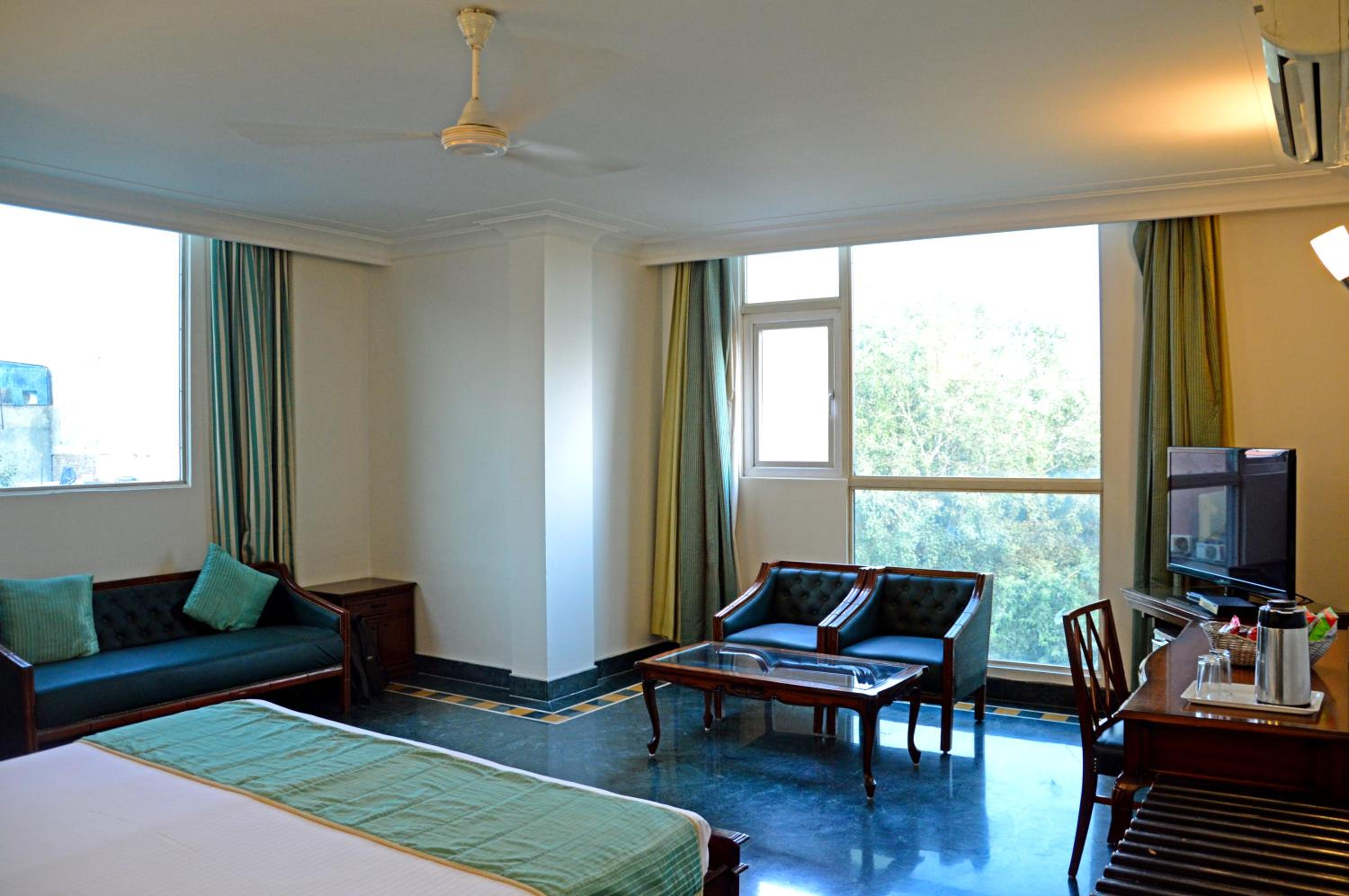 Premier Room with Free Airport Pickup - Photo 1