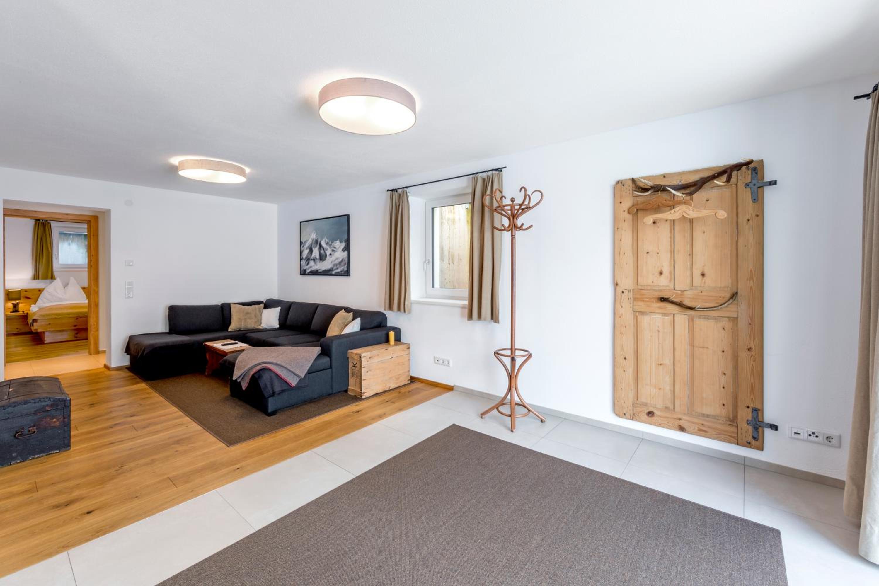 Large Two-Bedroom Apartment - Photo 26