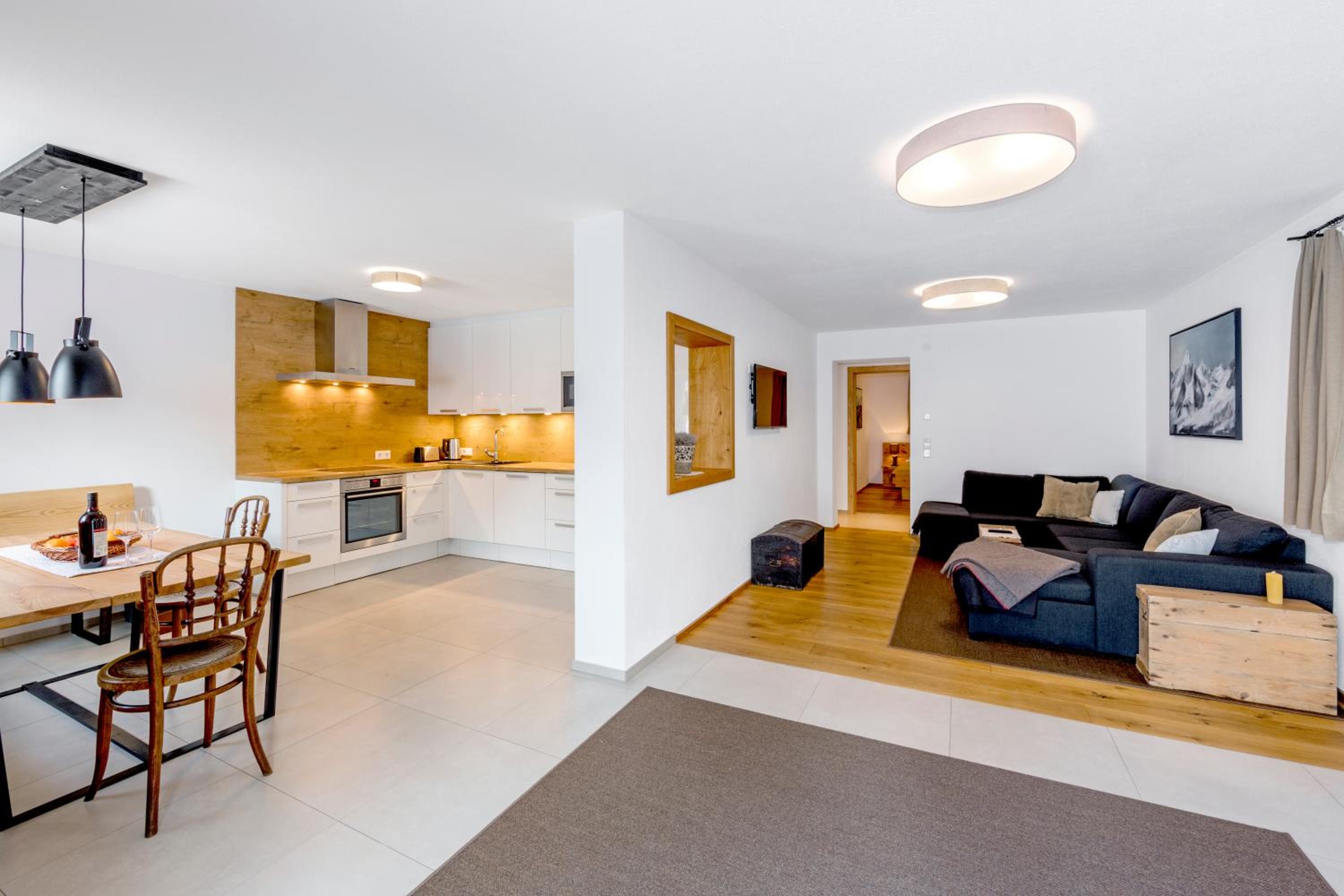Large Two-Bedroom Apartment - Photo 1