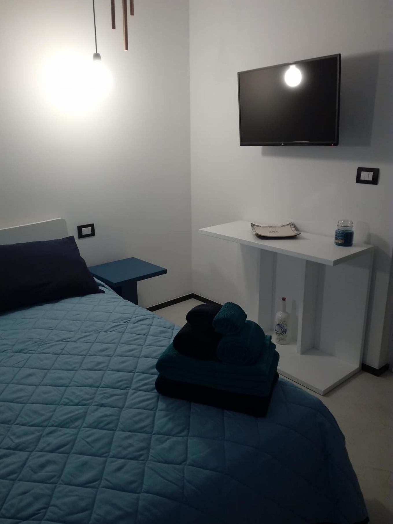 Double Room with Balcony - Photo 4