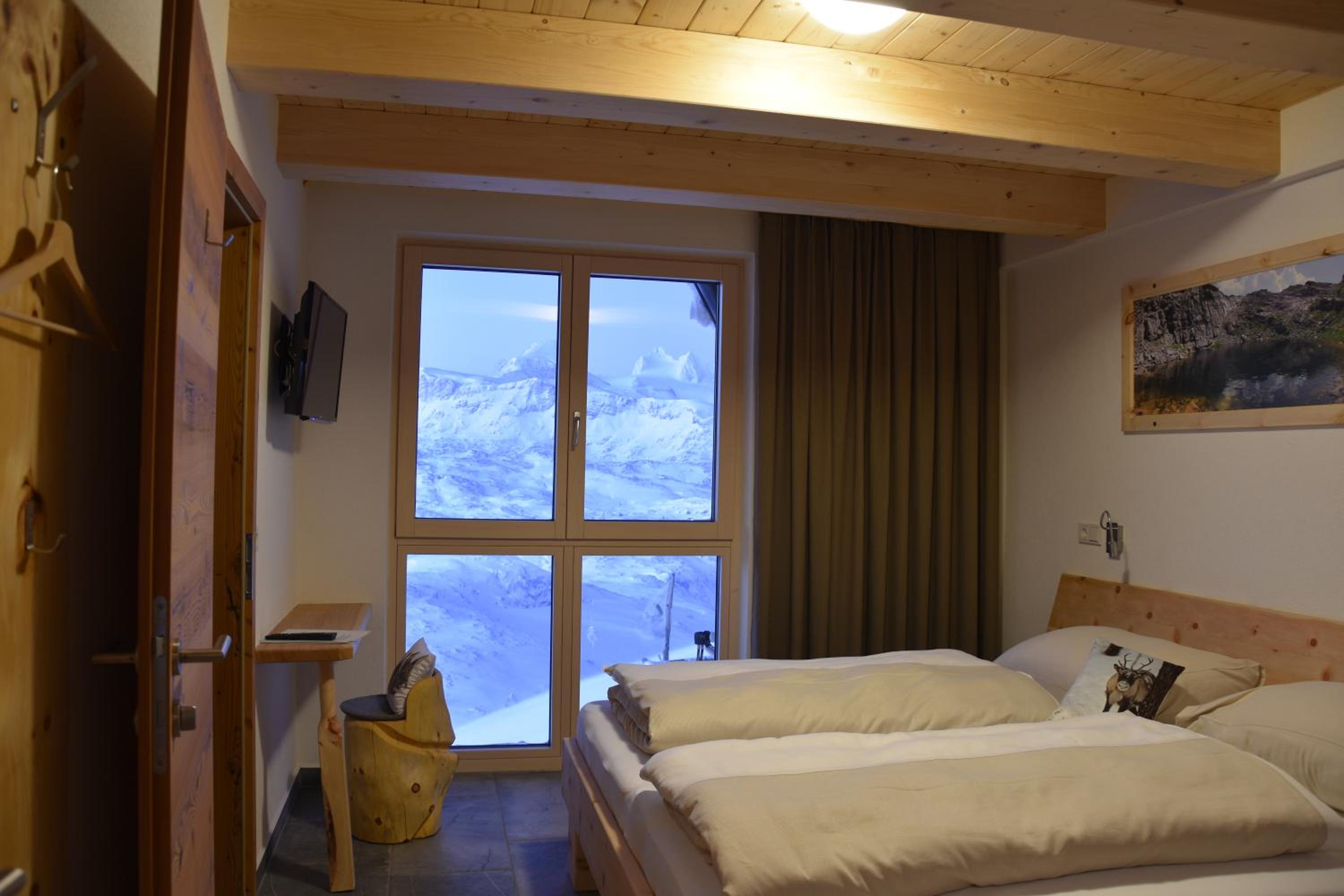 Deluxe Double Room with Shower - Photo 2