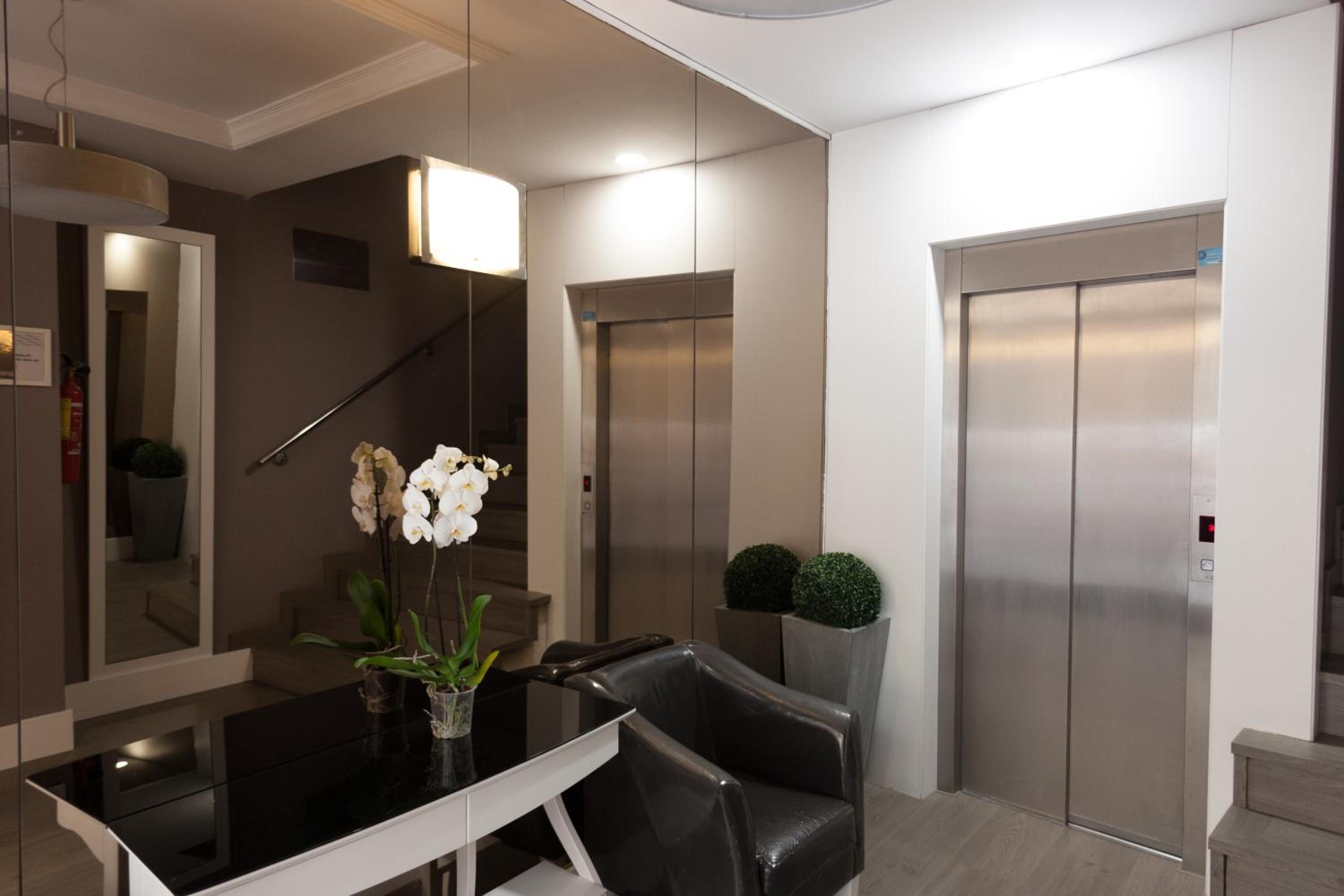 Double or Twin Room - Photo 9