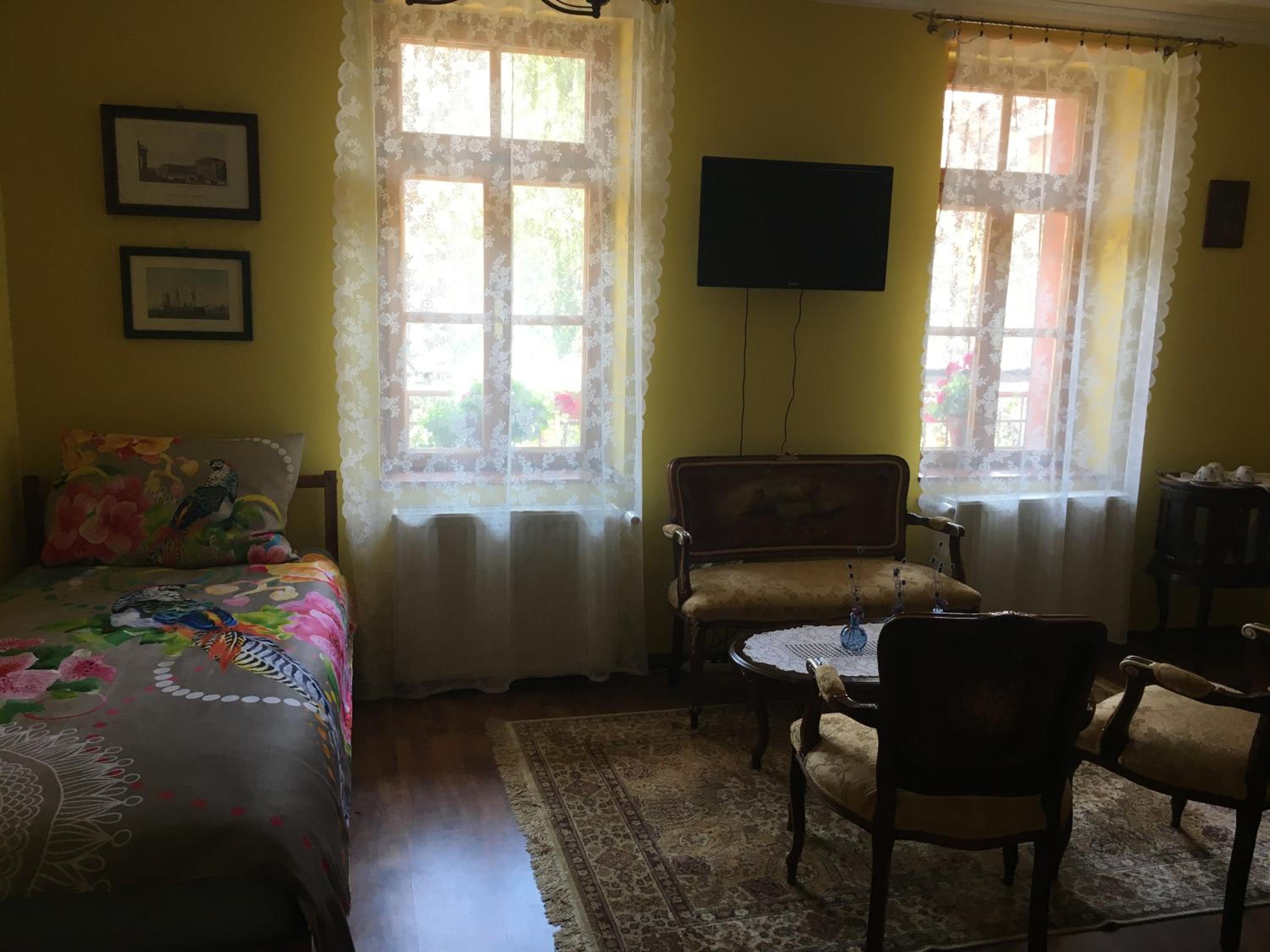 Triple Room with Private Bathroom - Photo 7