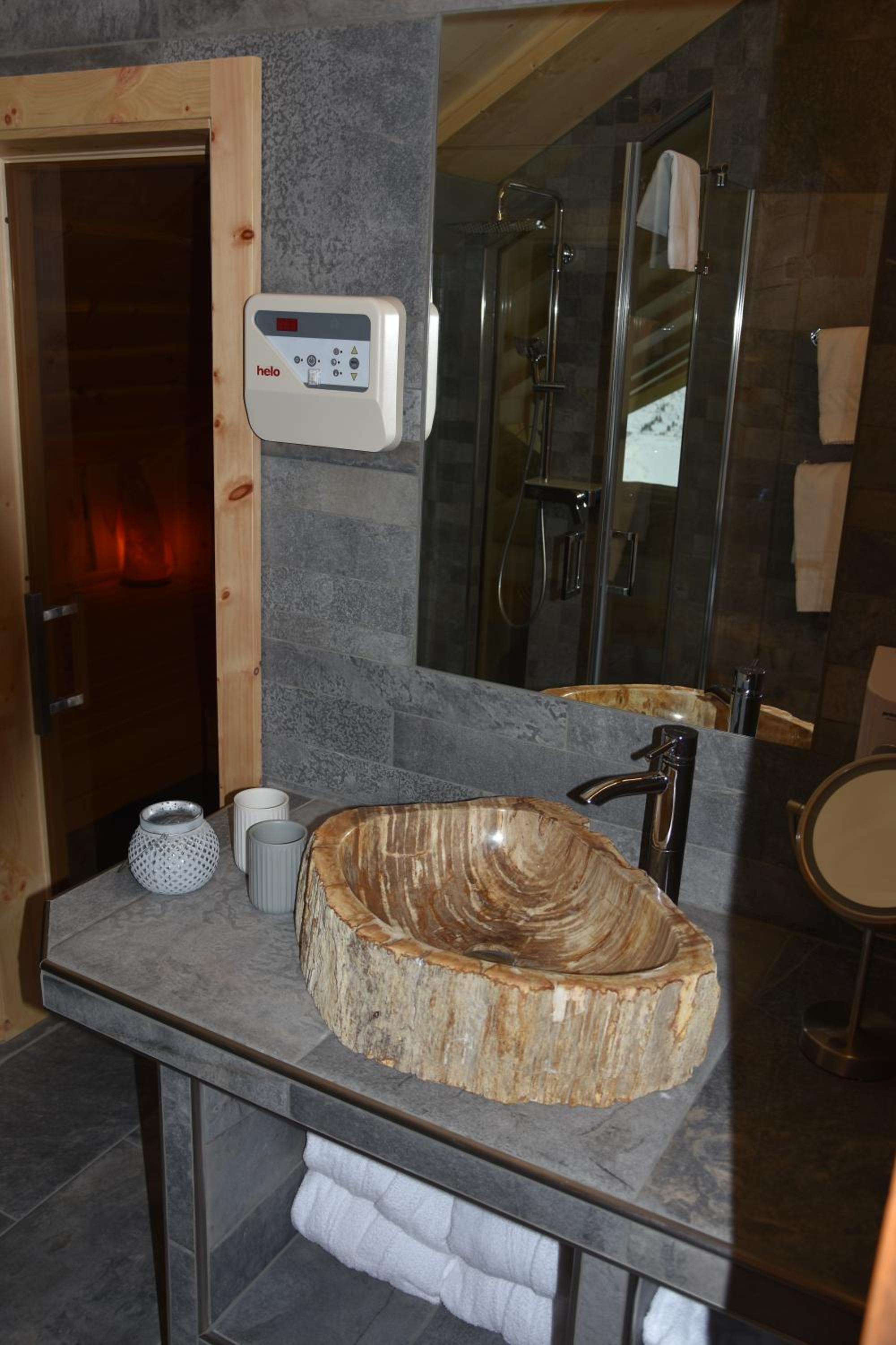 Suite with Sauna - Photo 9