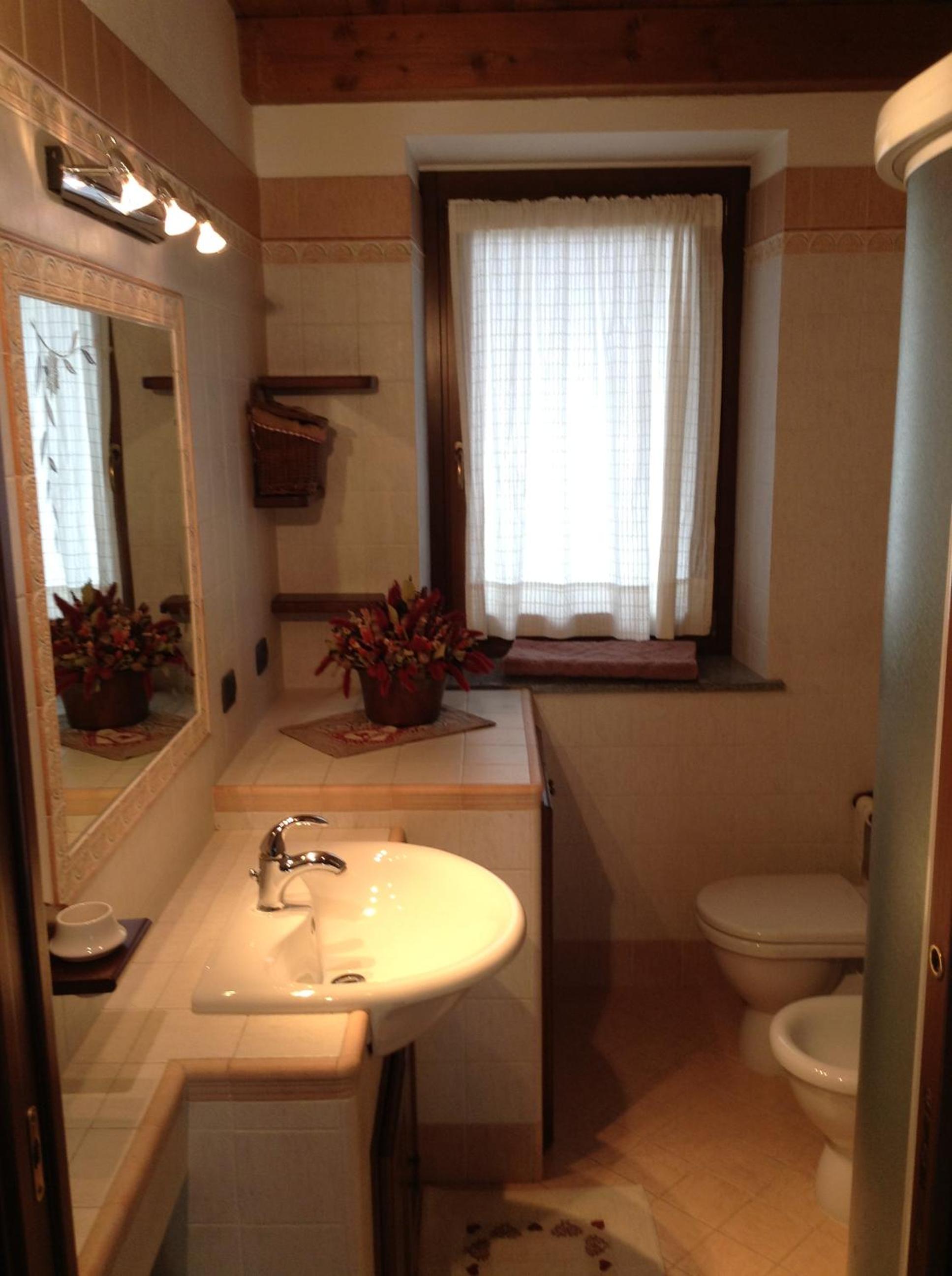Three-Bedroom Apartment - Separate Building photo 3