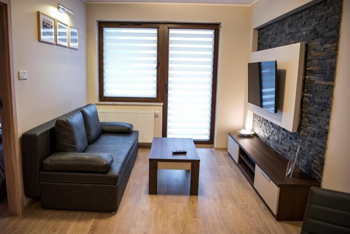 One-Bedroom Apartment with Paid Garage photo 1