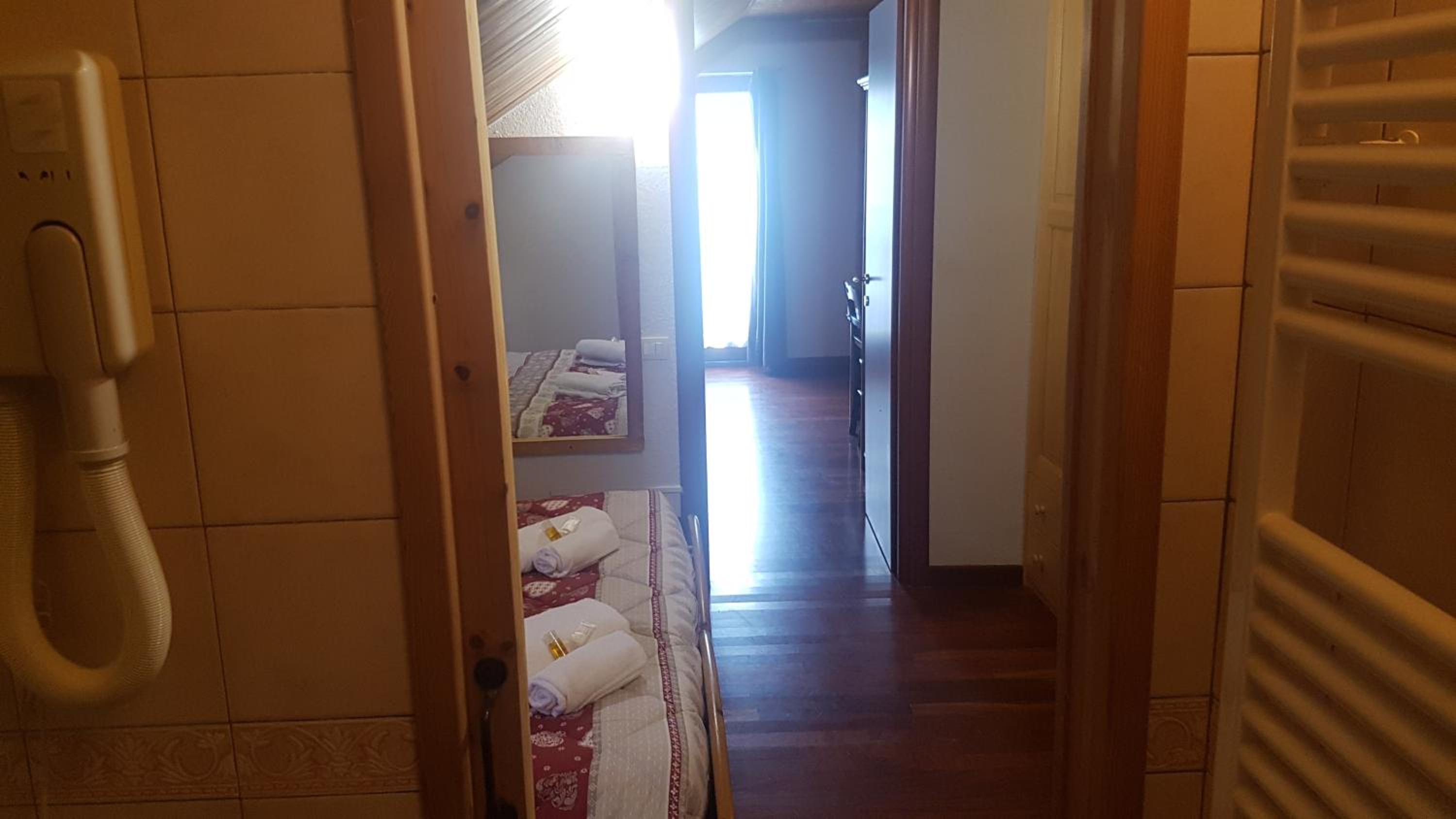 Family Room (2 Adults + 2 Children) photo 2