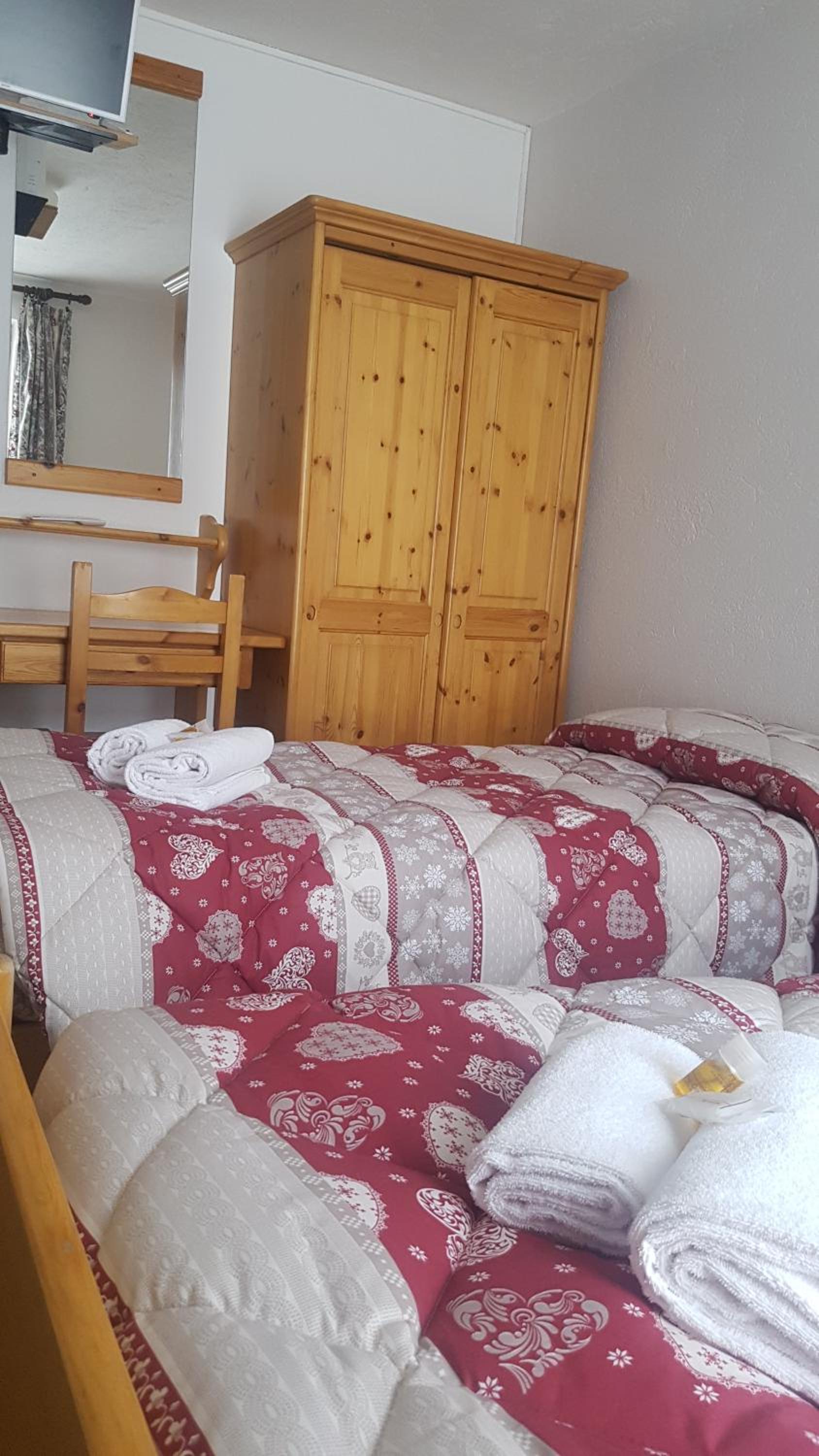 Double or Twin Room with Mountain View photo 3