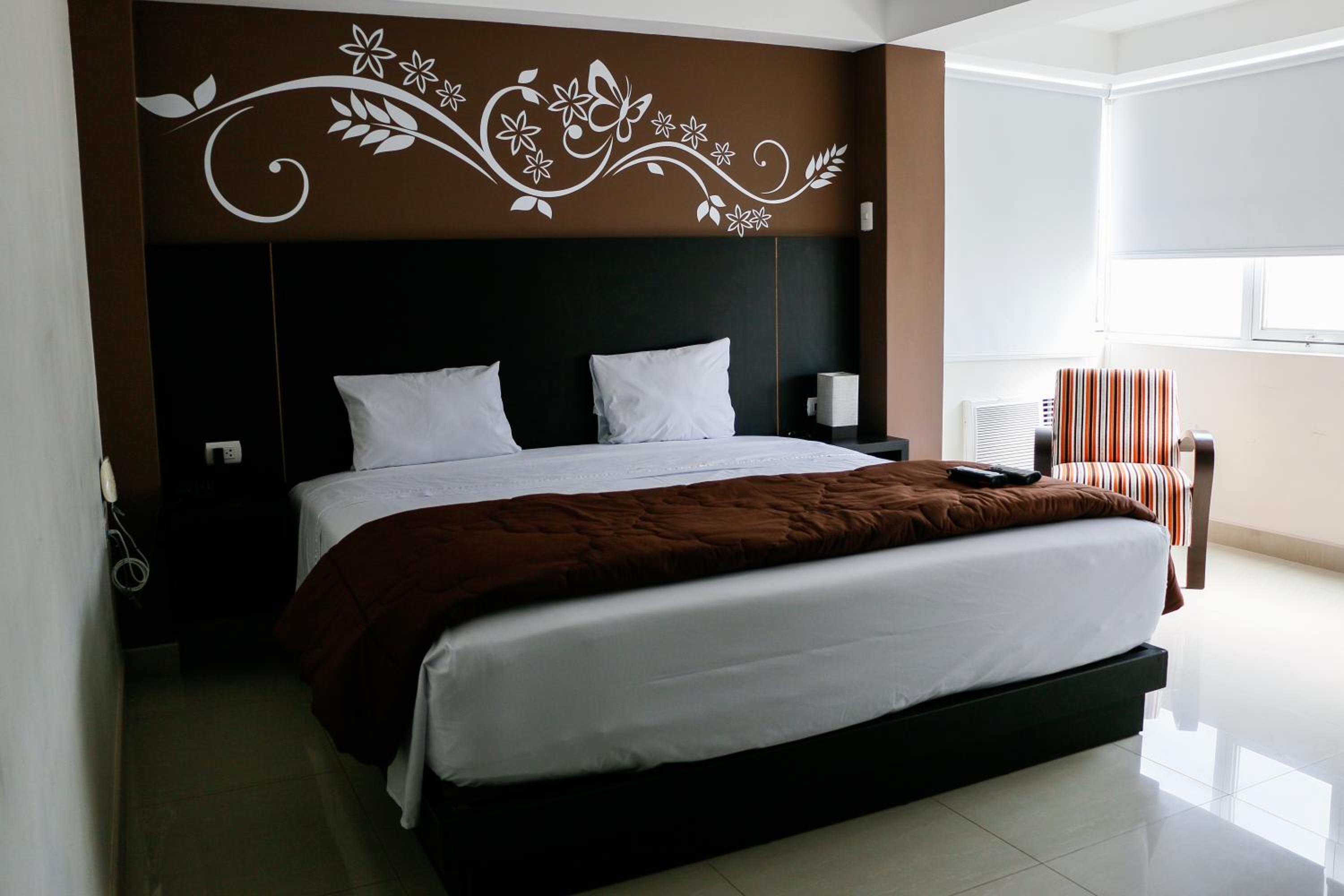 Deluxe King Room photo 1