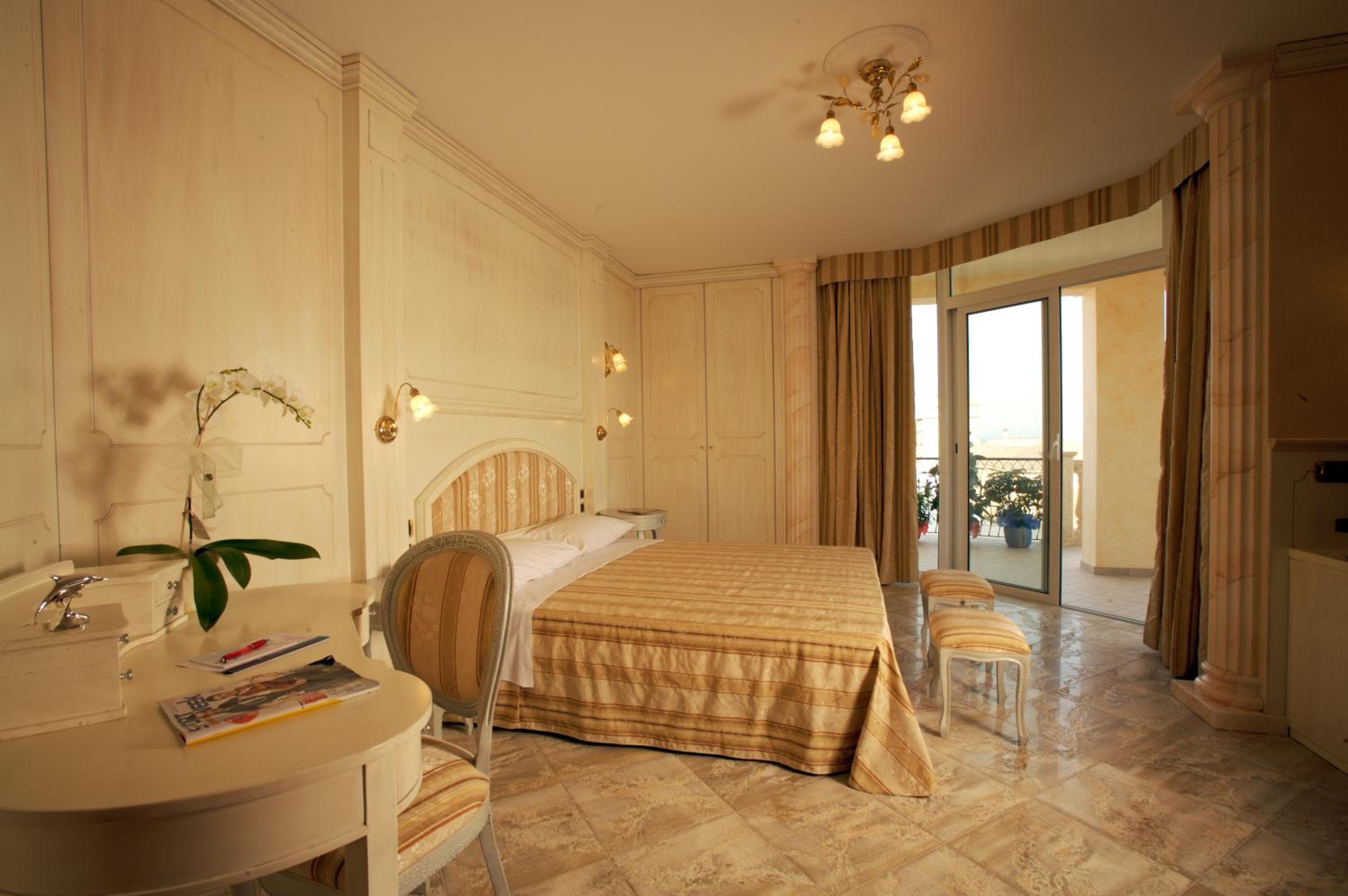 Junior Suite with Terrace photo 2