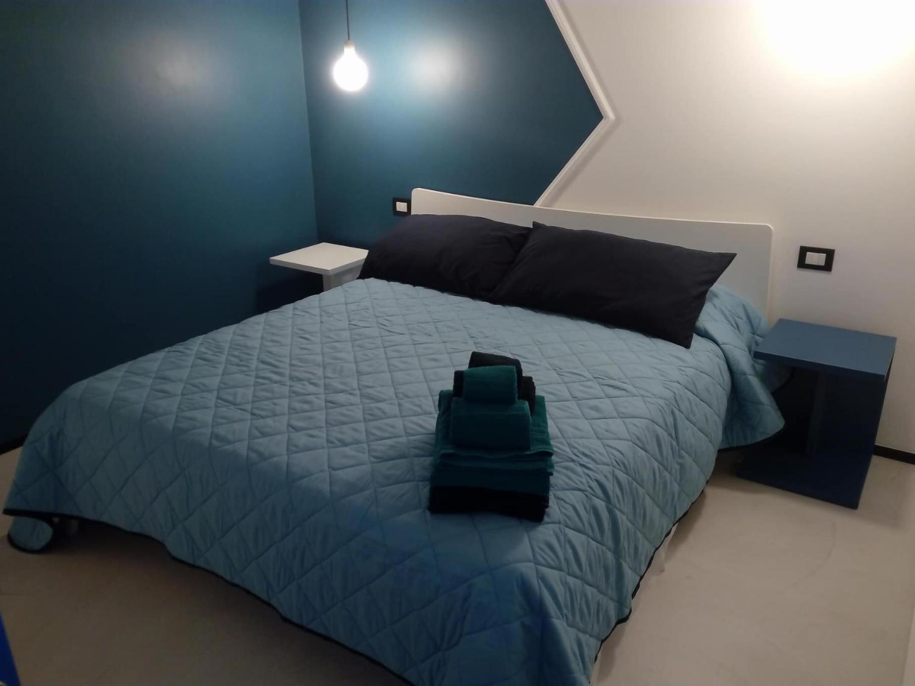 Double Room with Balcony - Photo 19