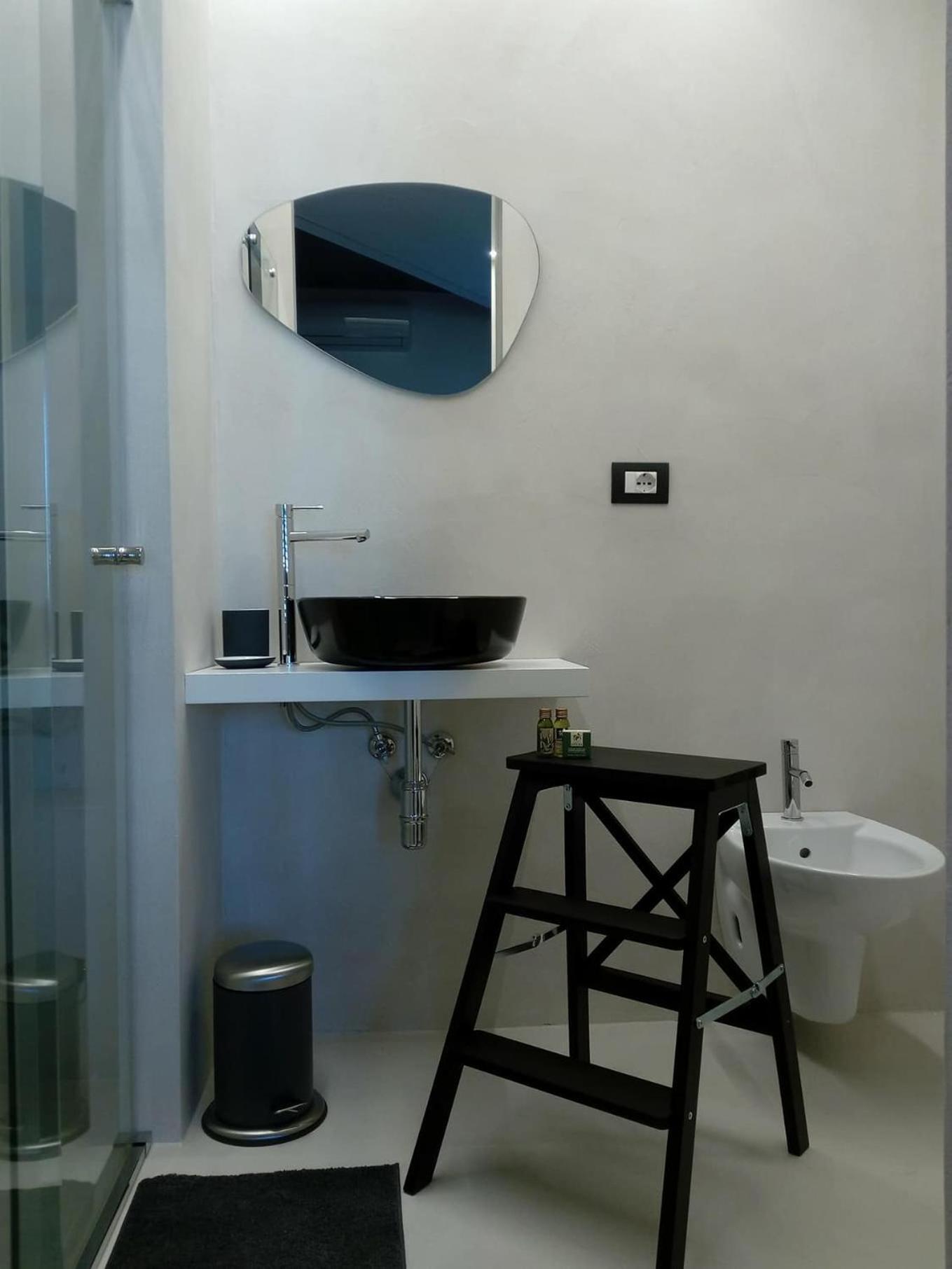 Double Room with Balcony - Photo 15