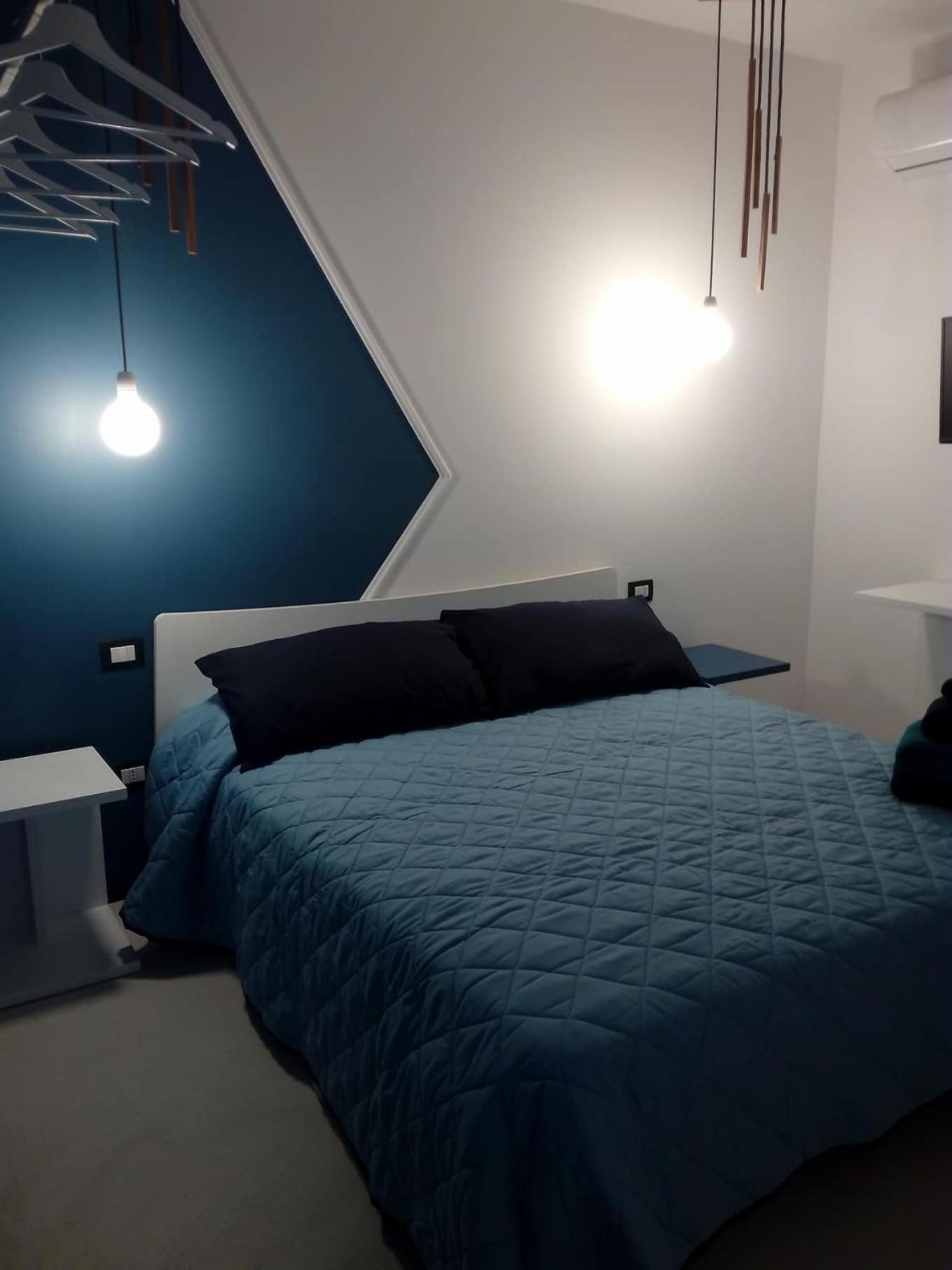 Double Room with Balcony - Photo 14