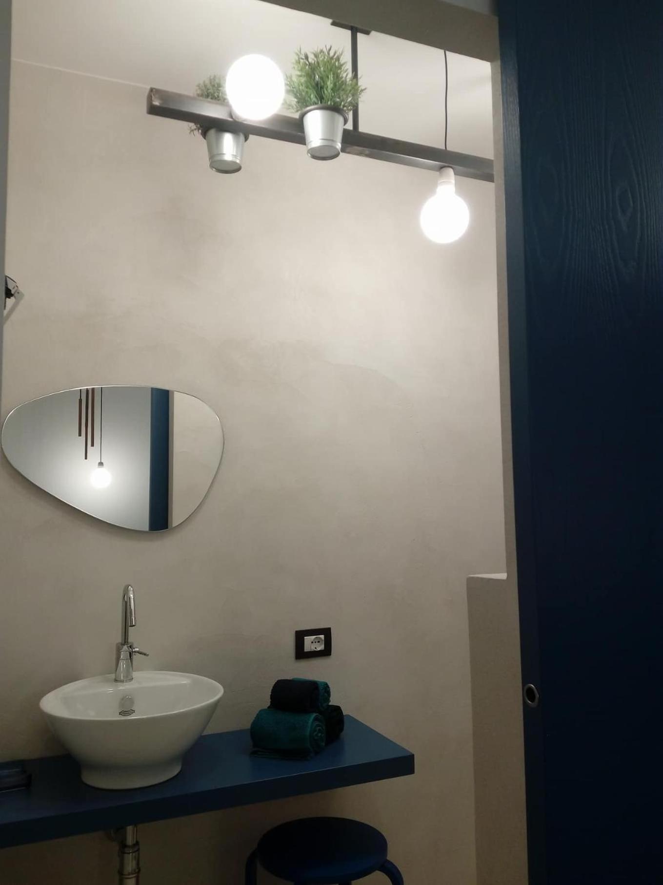 Double Room with Balcony - Photo 13