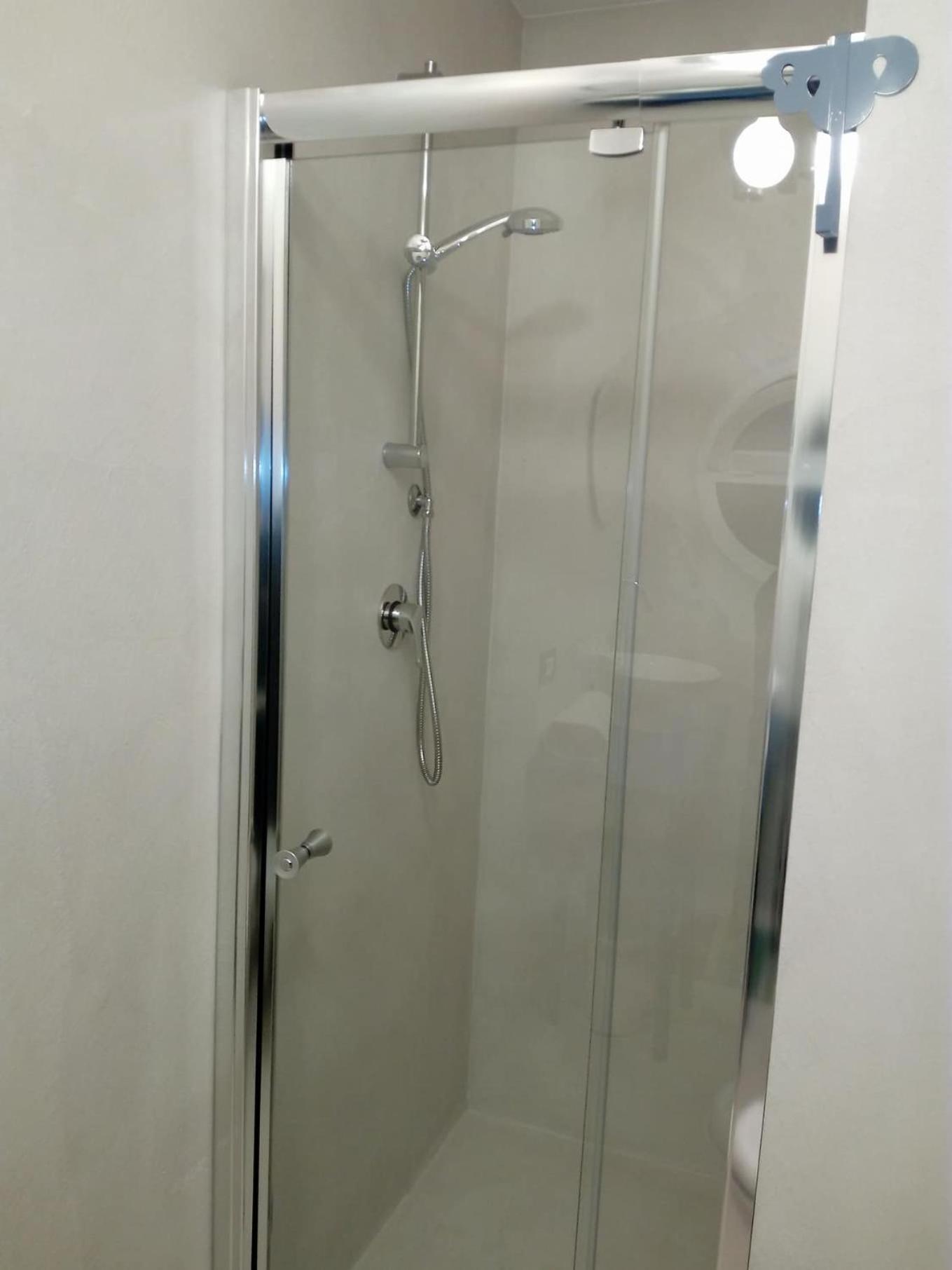 Double Room with Balcony - Photo 12