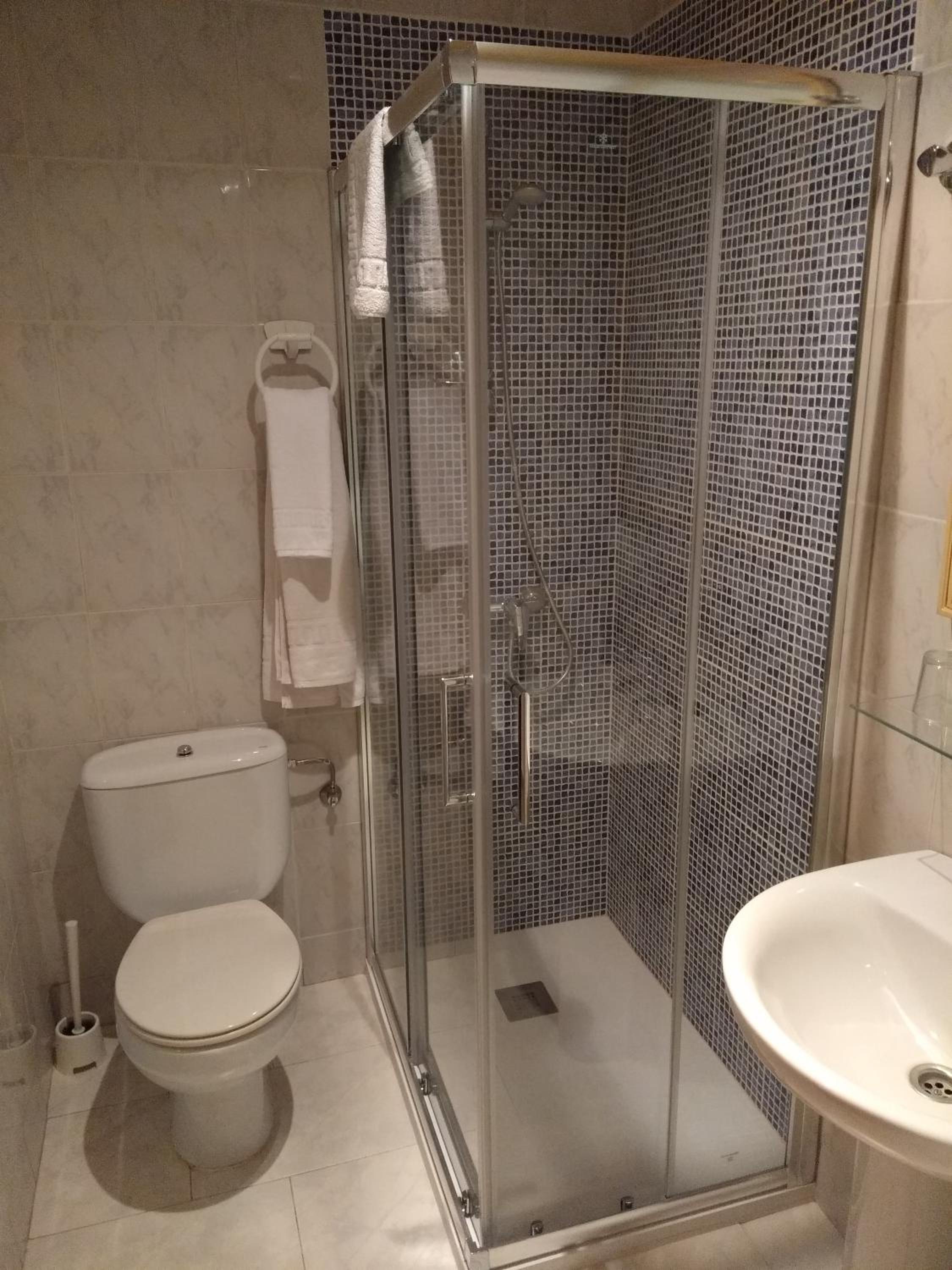 Single Room with Bathroom photo 3