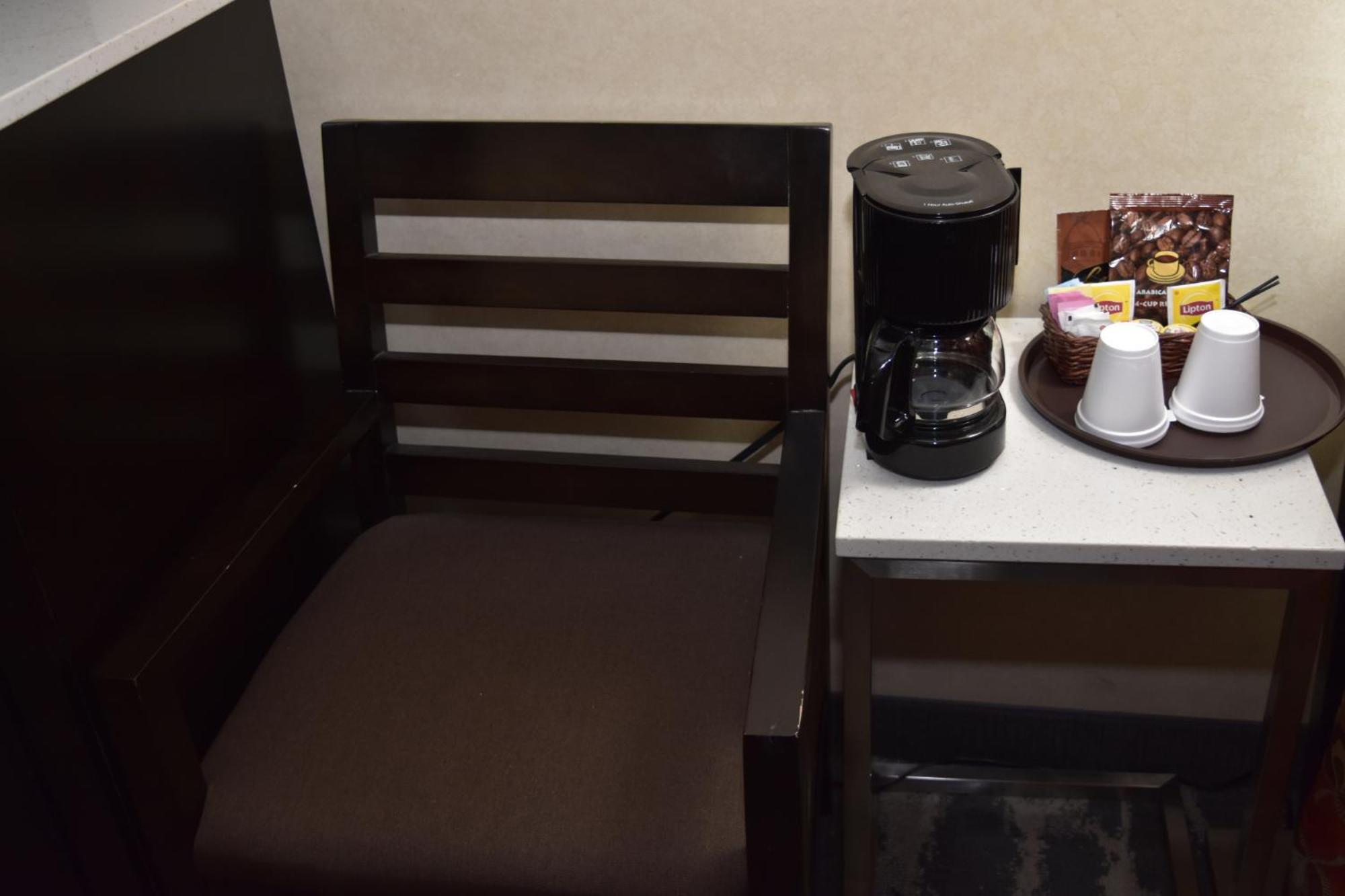 King Room - Non-Smoking - Photo 2
