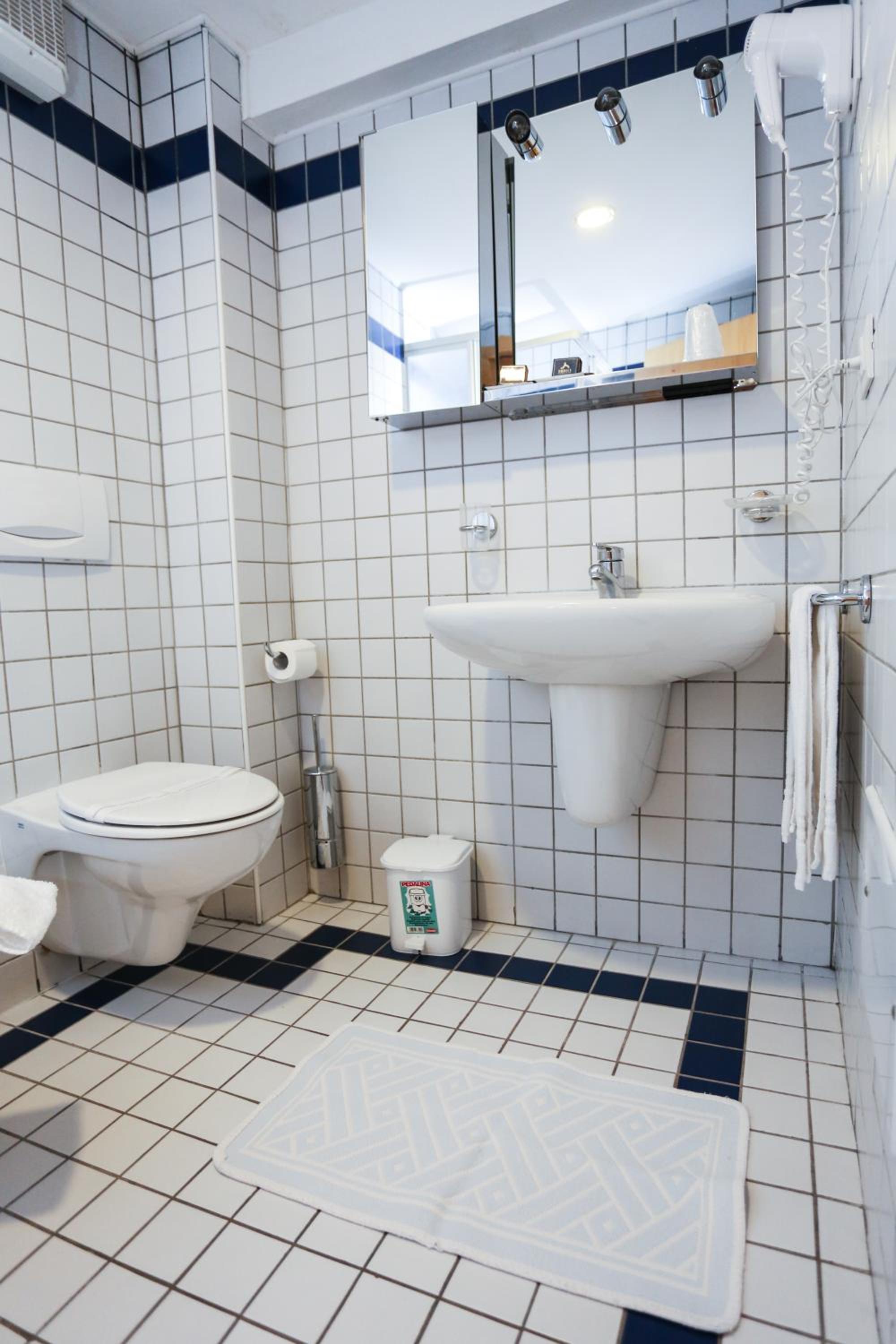 Triple Room - Photo 6