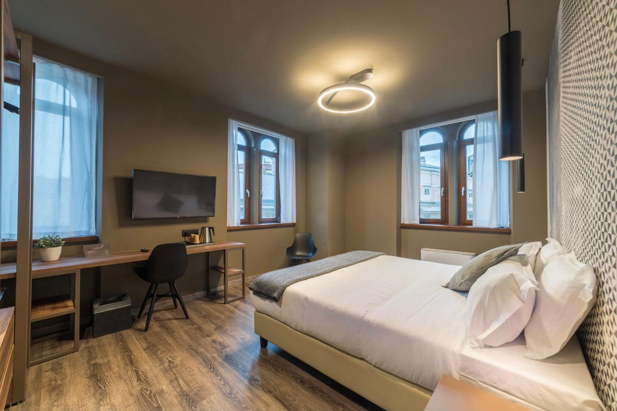 Double Room with Private Bathroom and City View photo 3