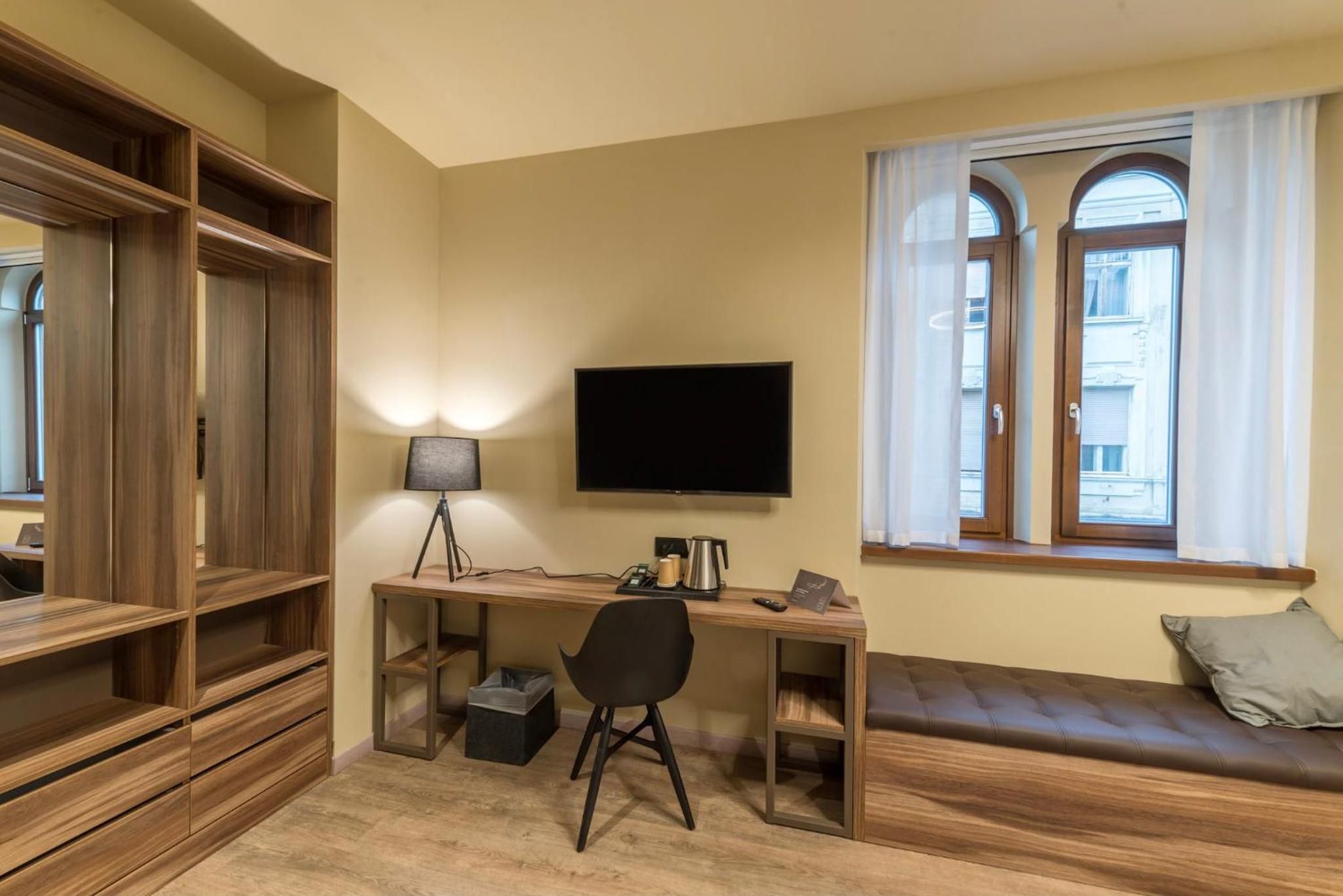 Double or Twin Room with Private Bathroom photo 3
