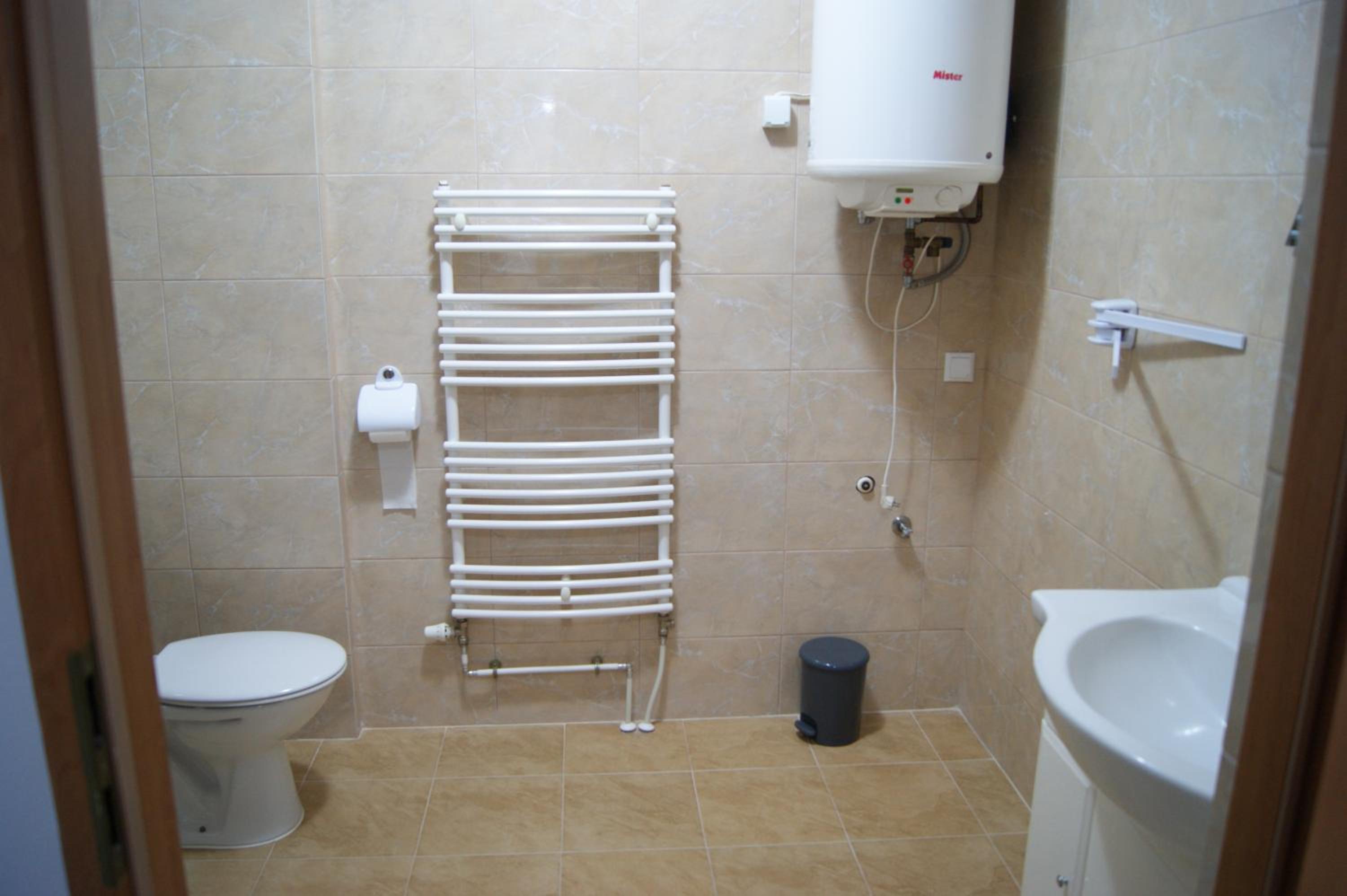 Single Room With Shared Shower And Toilet photo 2