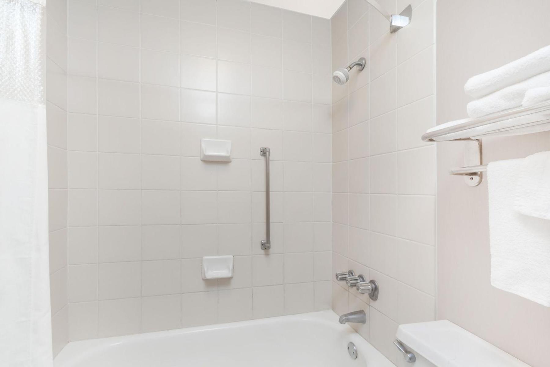 Deluxe Doublel Room with Two Double Beds - Non-Smoking - Photo 4