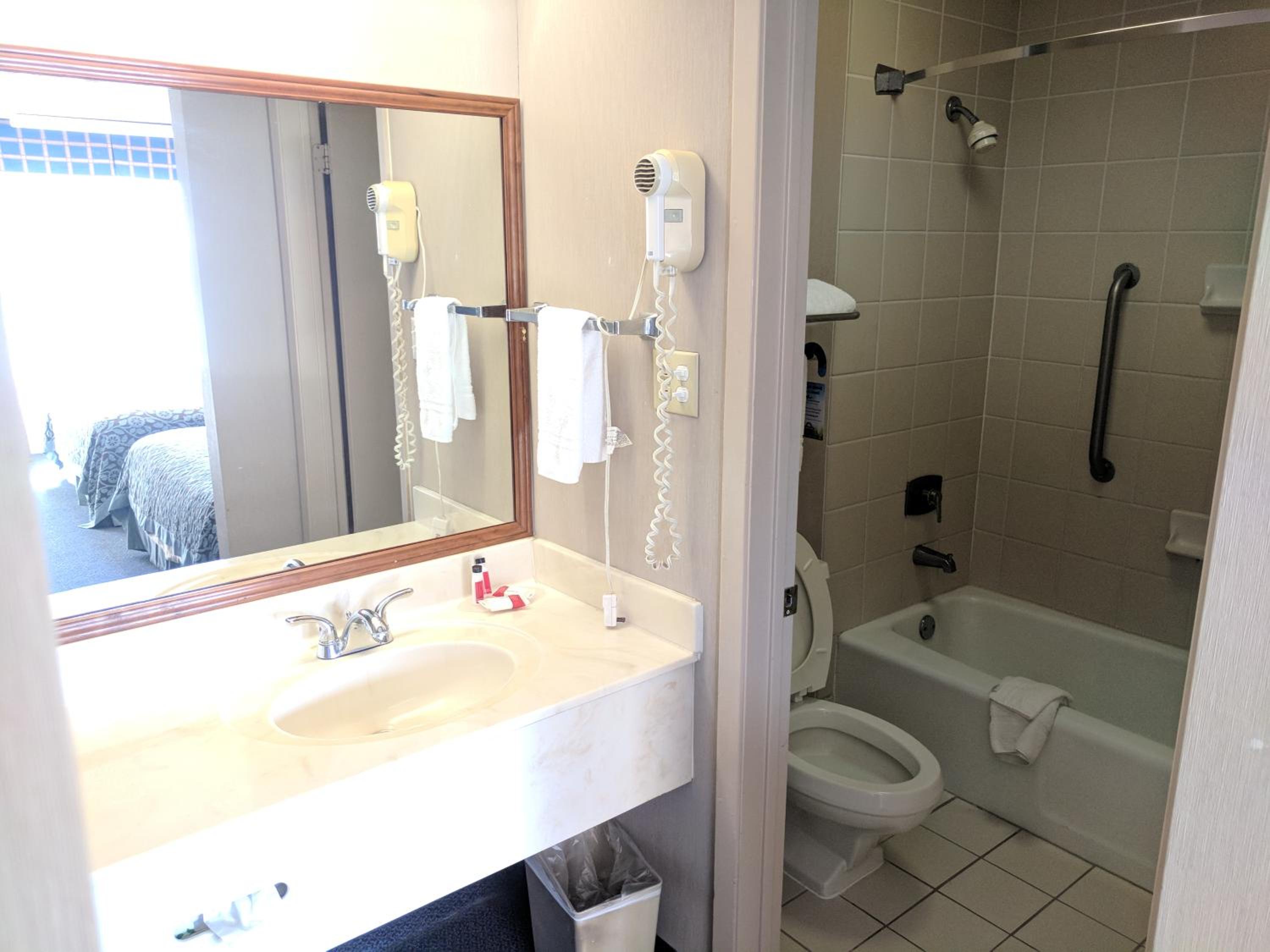 Deluxe Doublel Room with Two Double Beds - Non-Smoking - Photo 2