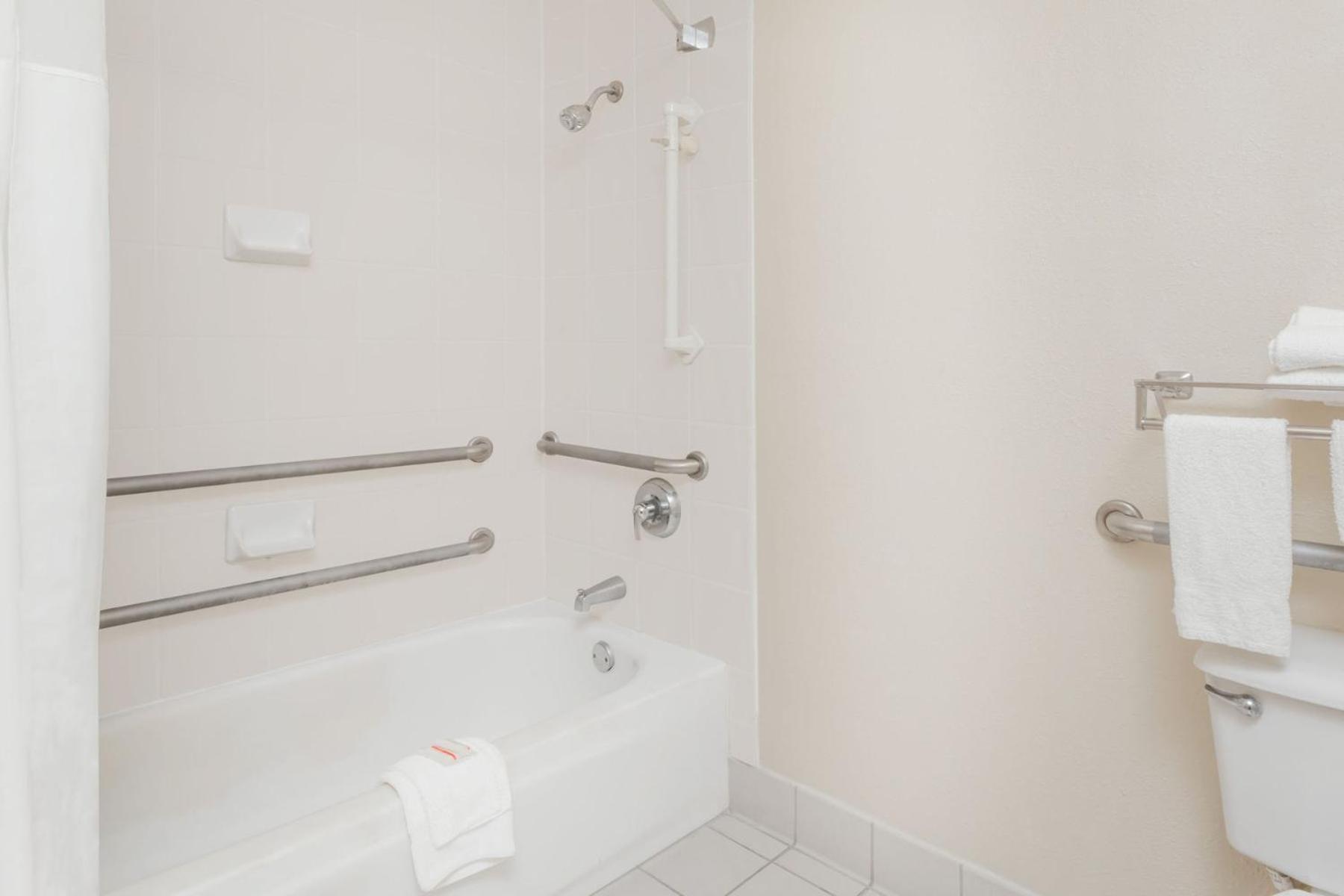 Deluxe Double Room With Two Double Beds - Disability Access - Non-Smoking photo 2