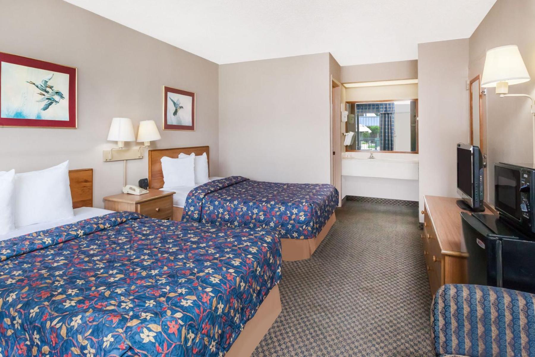Deluxe Double Room With Two Double Beds - Disability Access - Non-Smoking photo 1