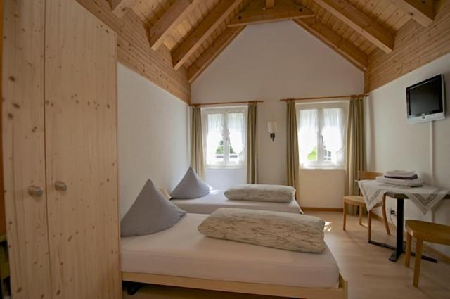 Double Room with Shared Bathroom photo 2