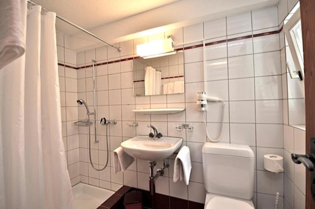 Quintuple Room (5 Adults) photo 3