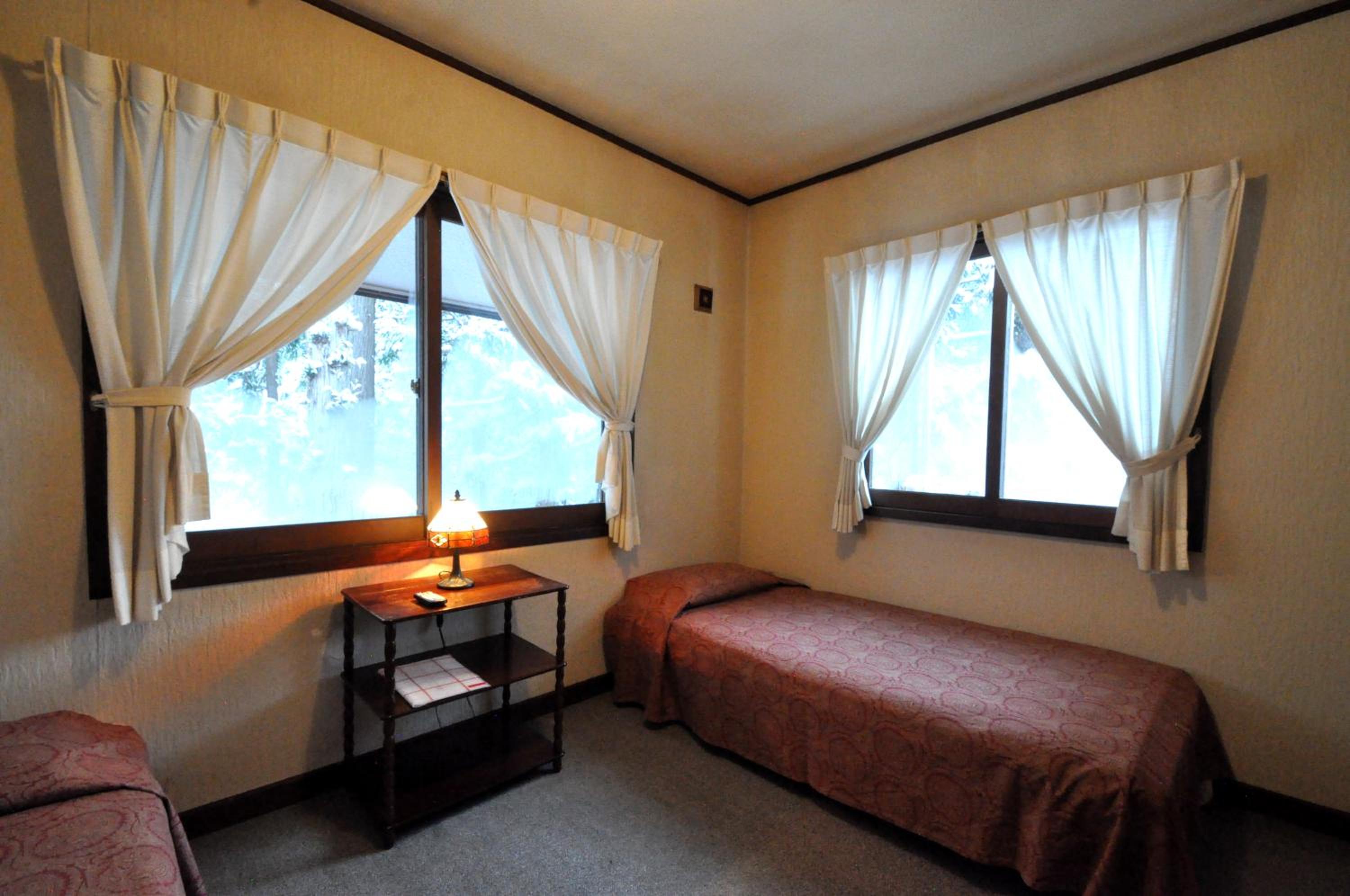 Twin Room with Shared Bathroom - Photo 1