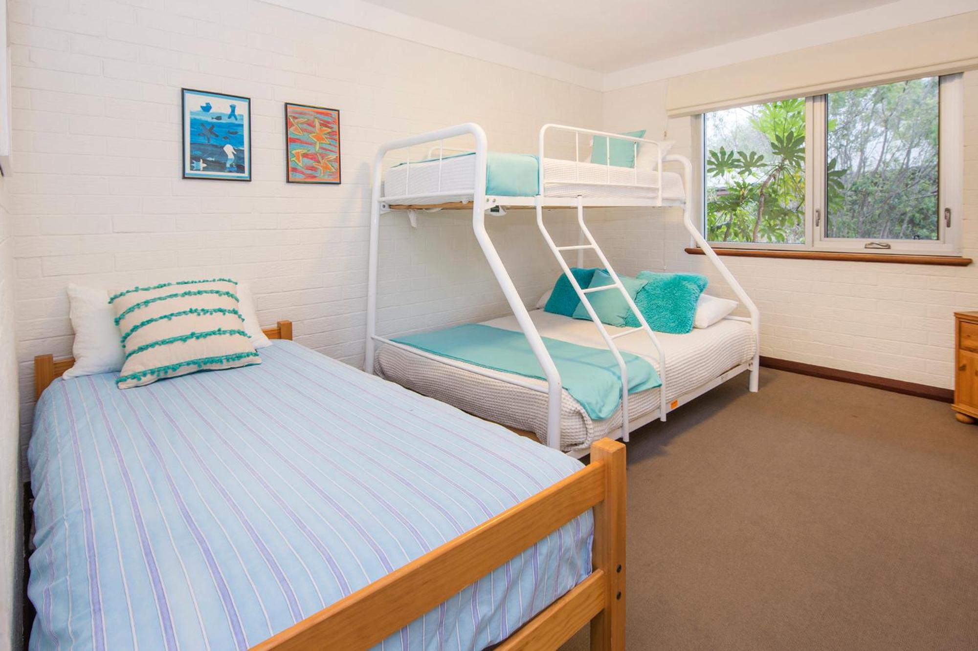 Five-Bedroom House photo 1