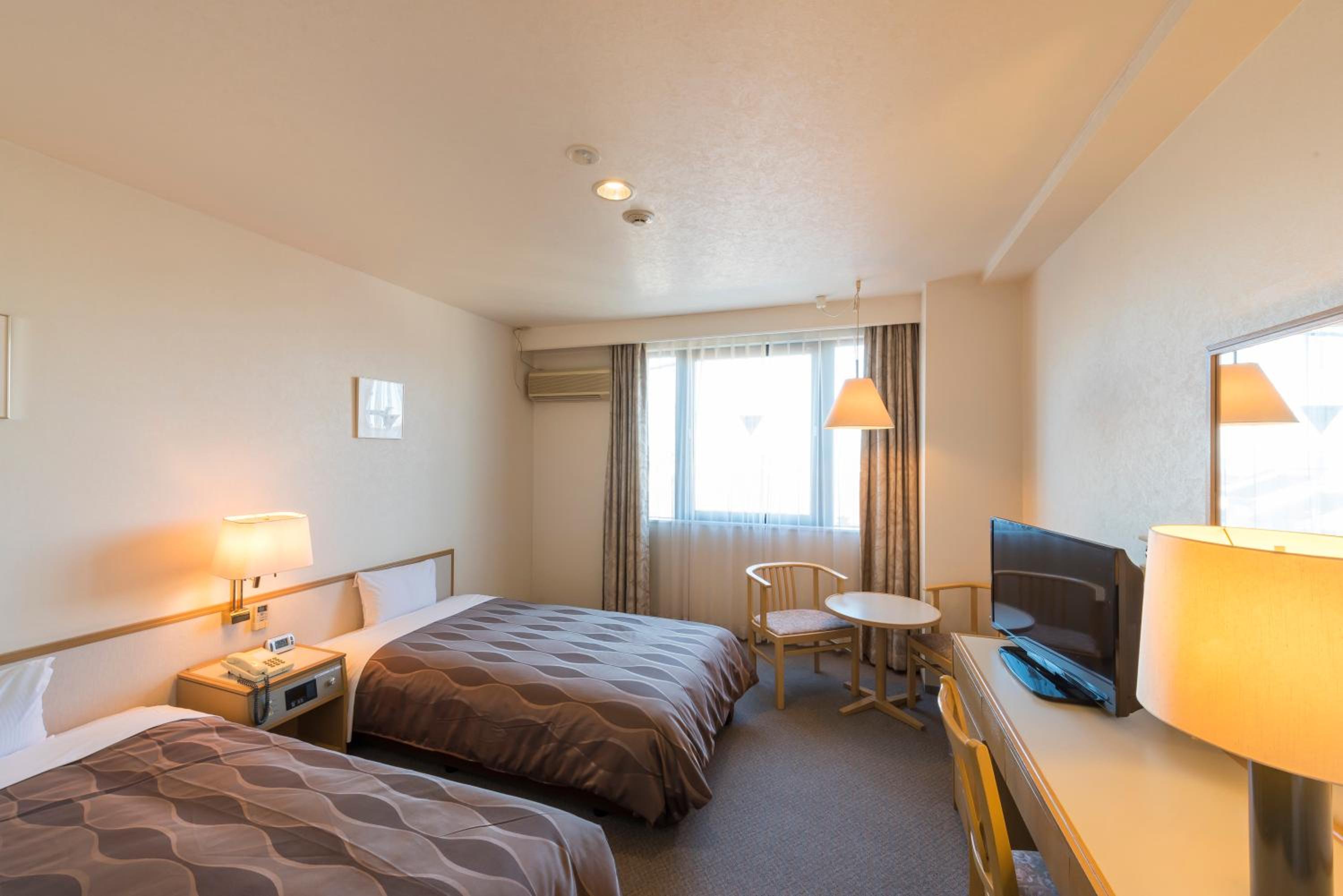 Twin Room - Non-Smoking - Photo 4