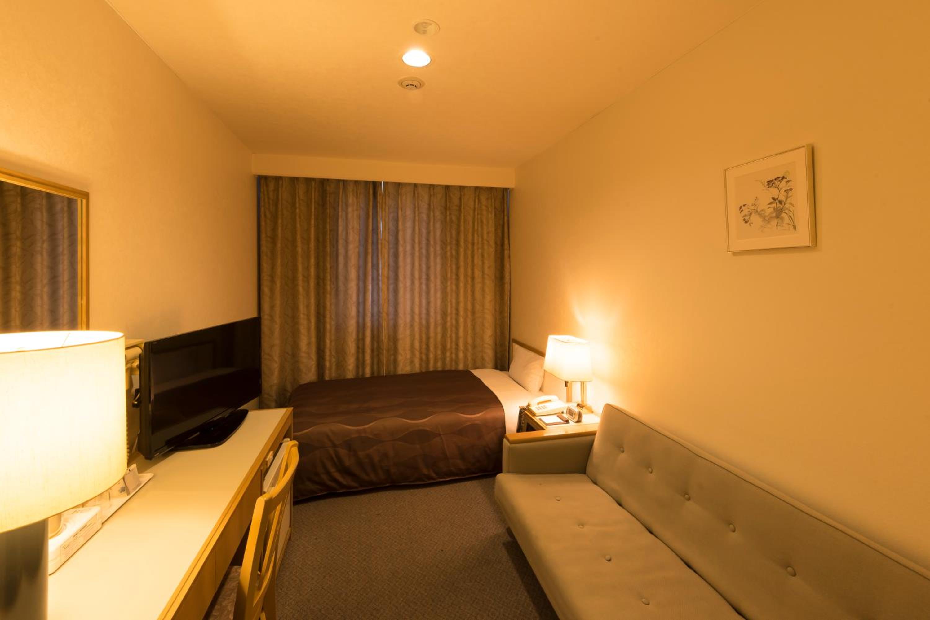 Single Room with Sofa - Non-Smoking - Photo 1