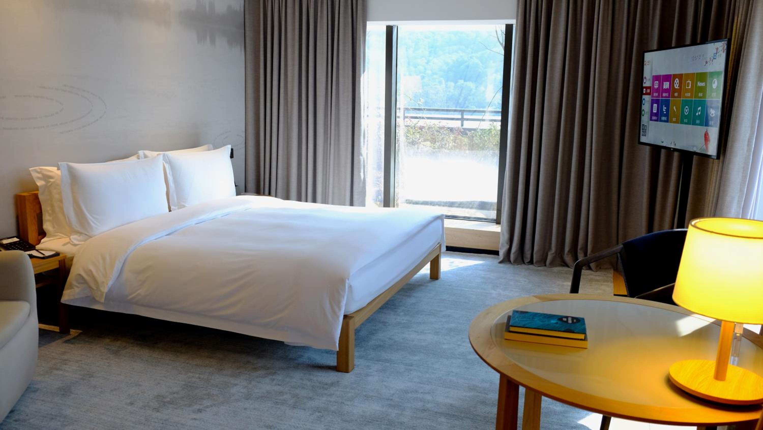 Executive Terrace Garden Suite - Two Bedroom -Free MiniBar and Free daily afternoon tea photo 1