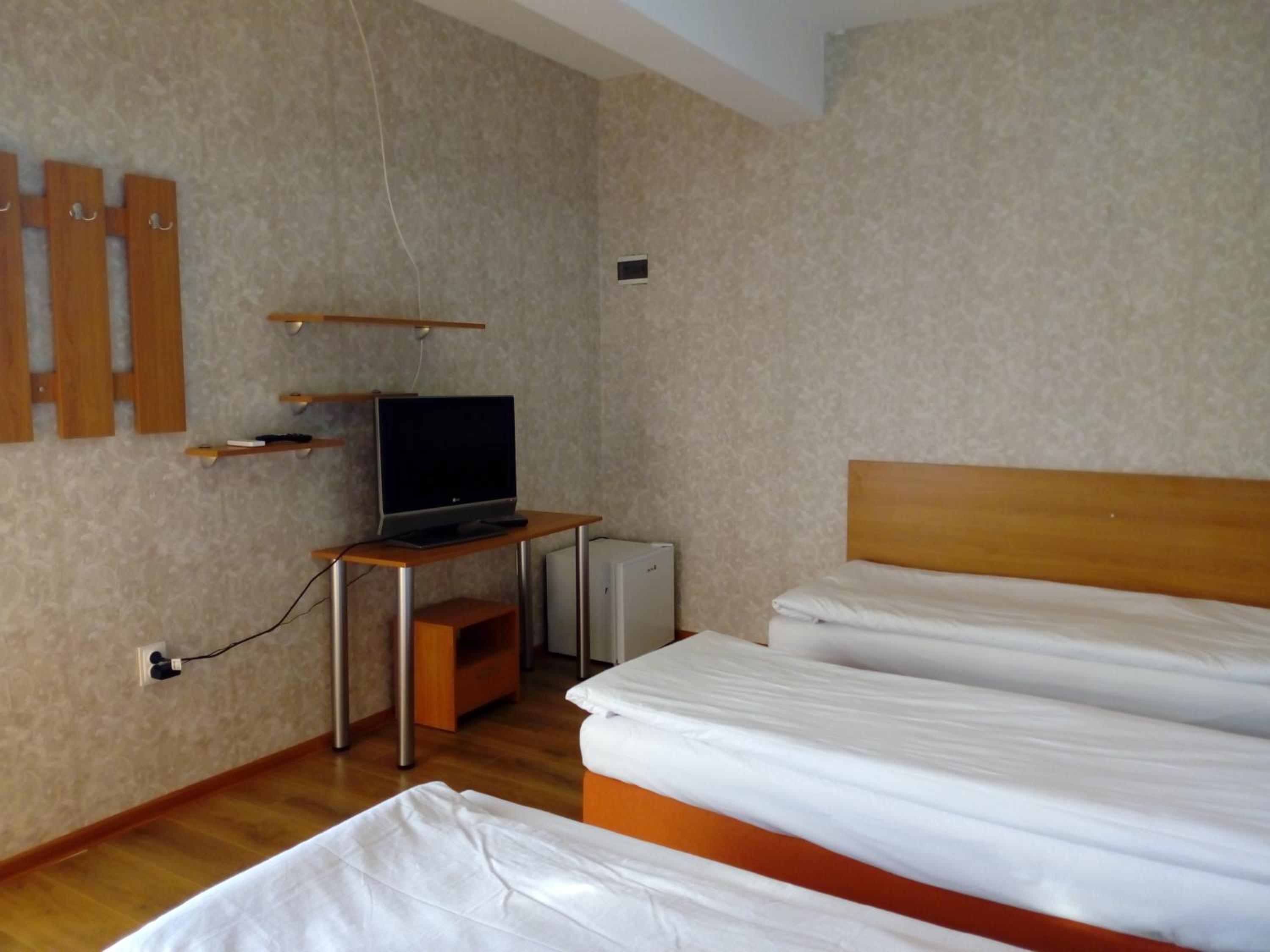 Standard Triple Room - Photo 4