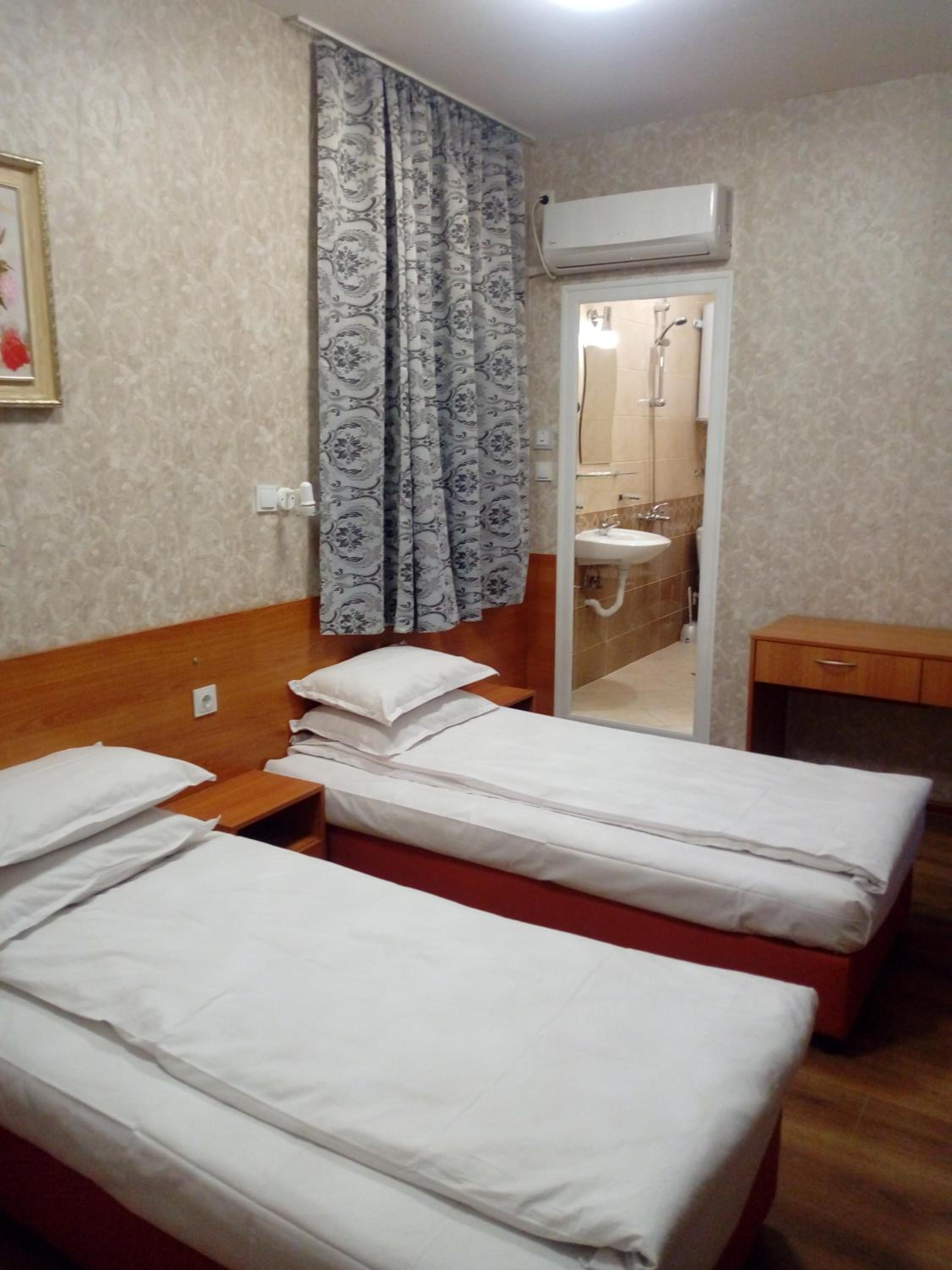 Standard Triple Room - Photo 11