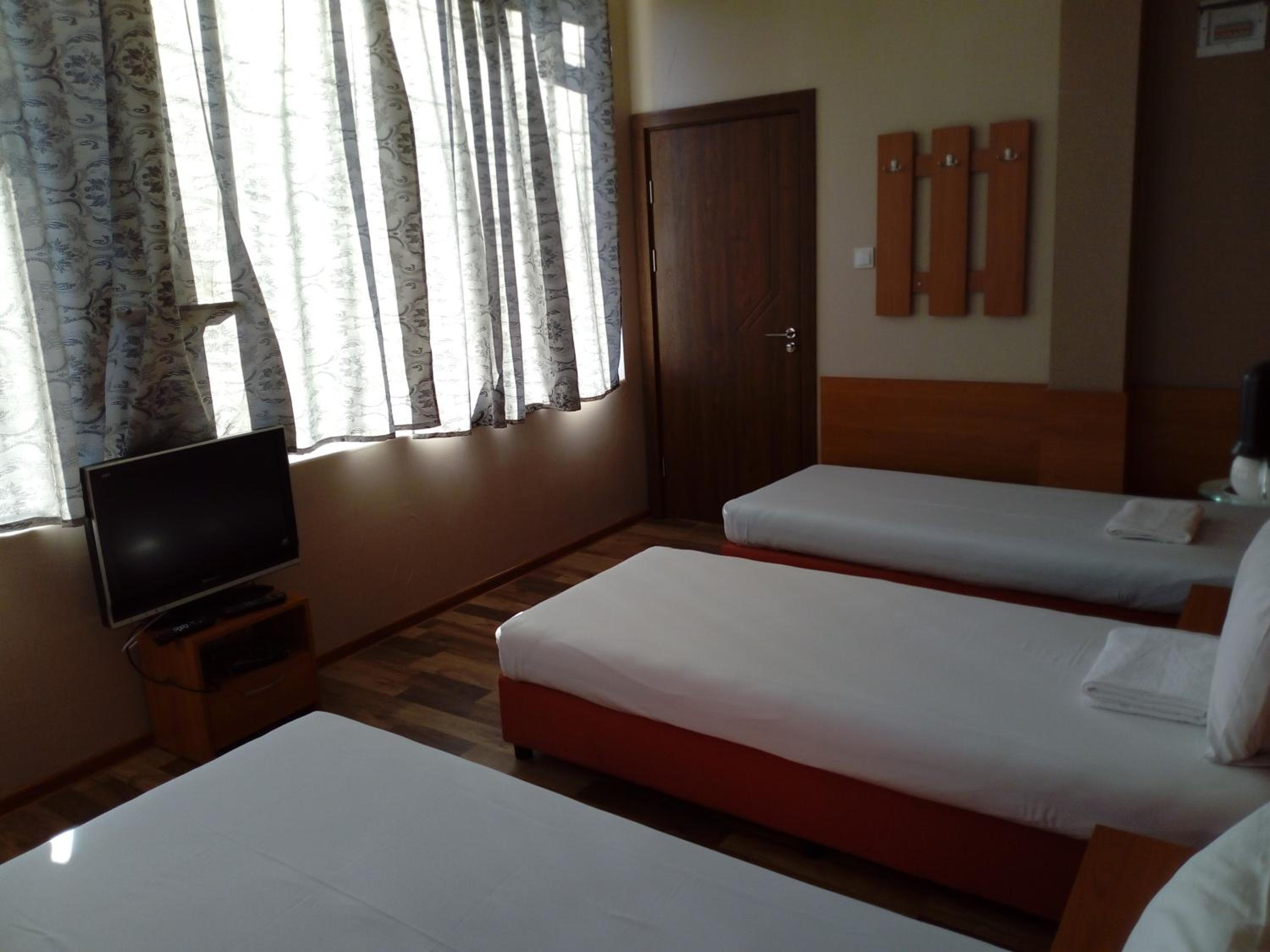 Standard Triple Room - Photo 6