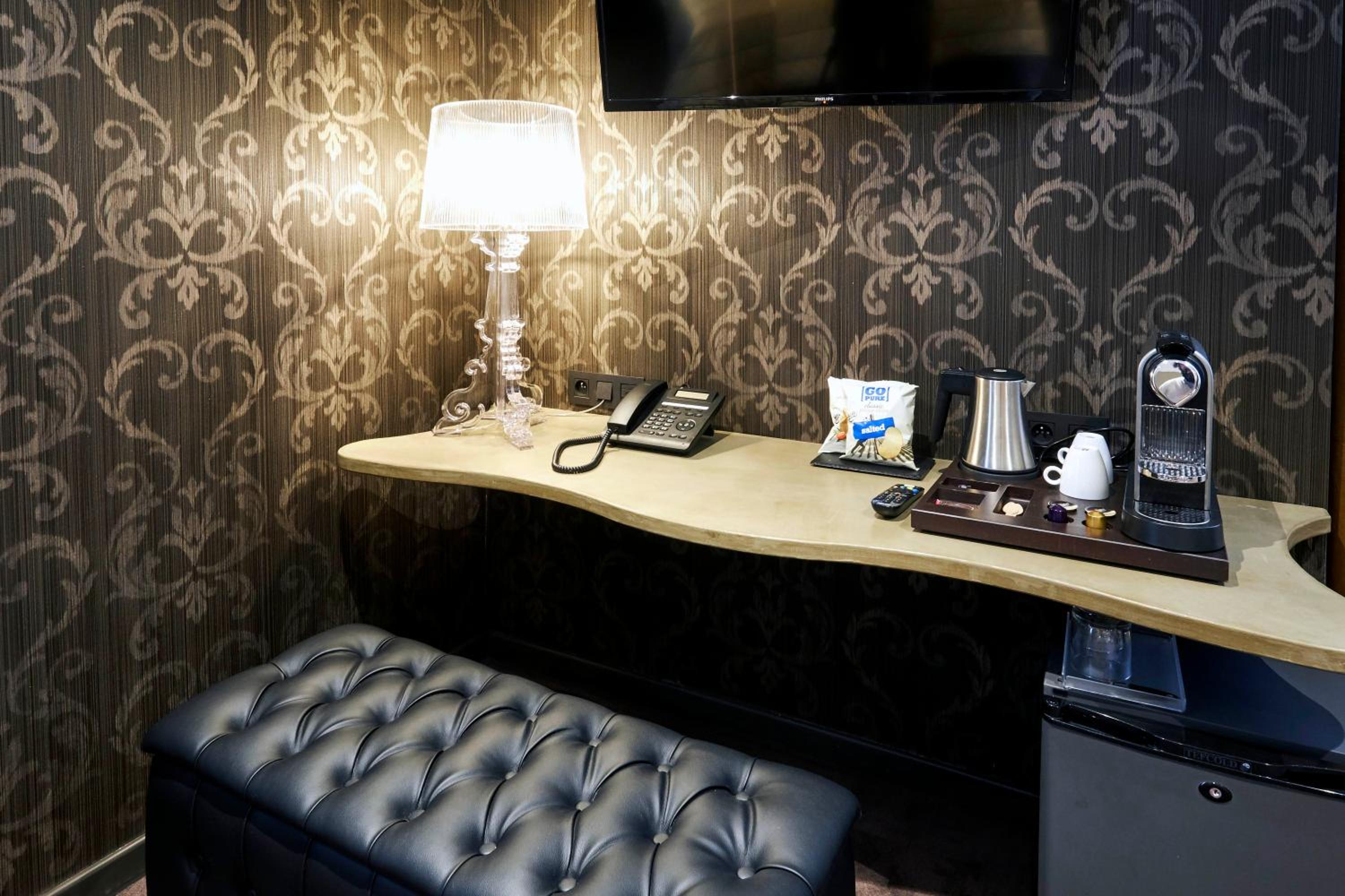 King Suite with Sitting Area - Photo 5