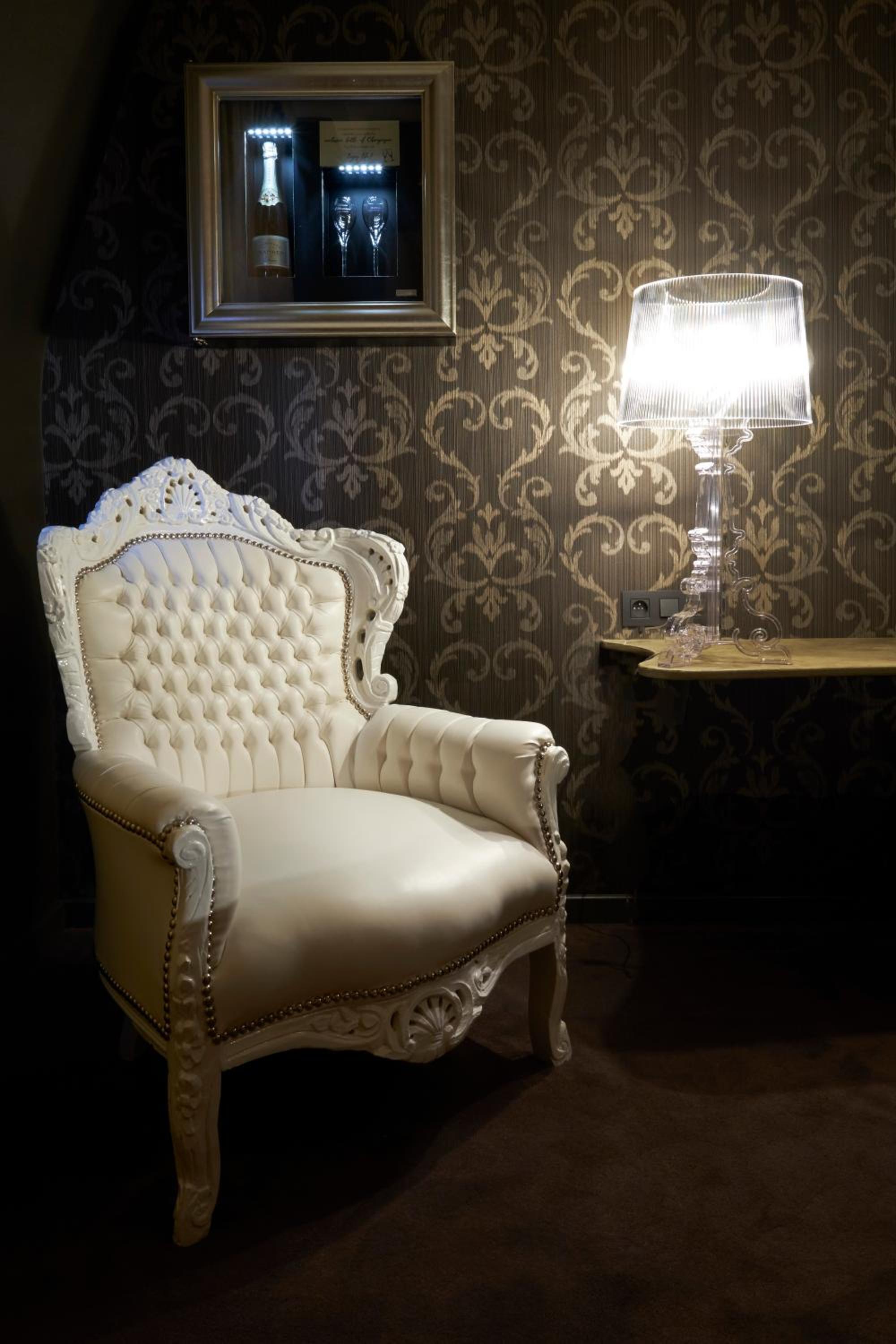 King Suite with Sitting Area - Photo 3