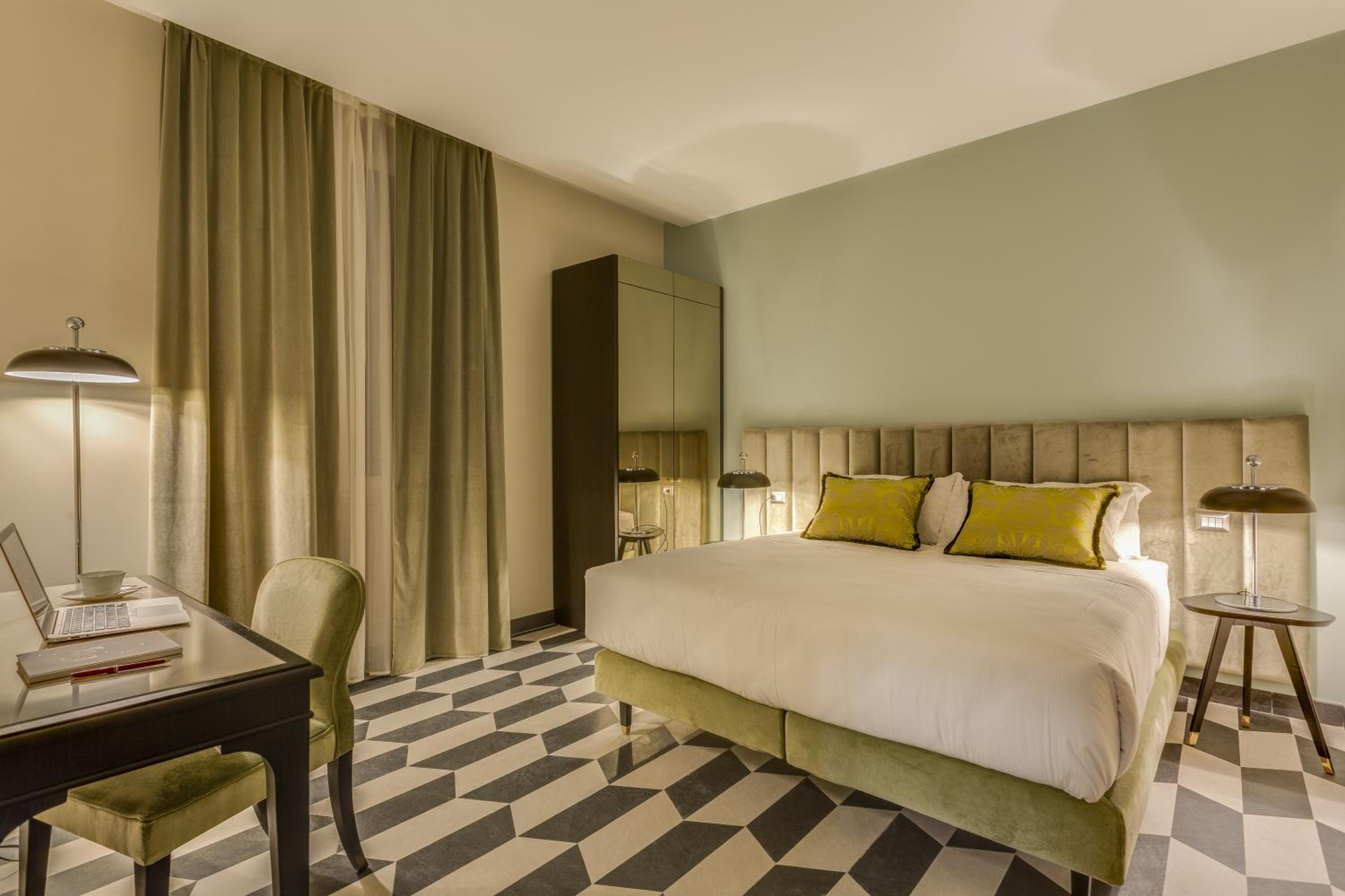 Standard Double or Twin Room photo 3