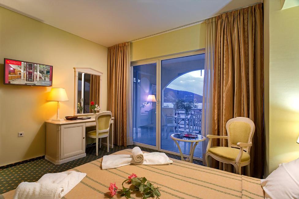 Double Room with Sea View - Photo 3