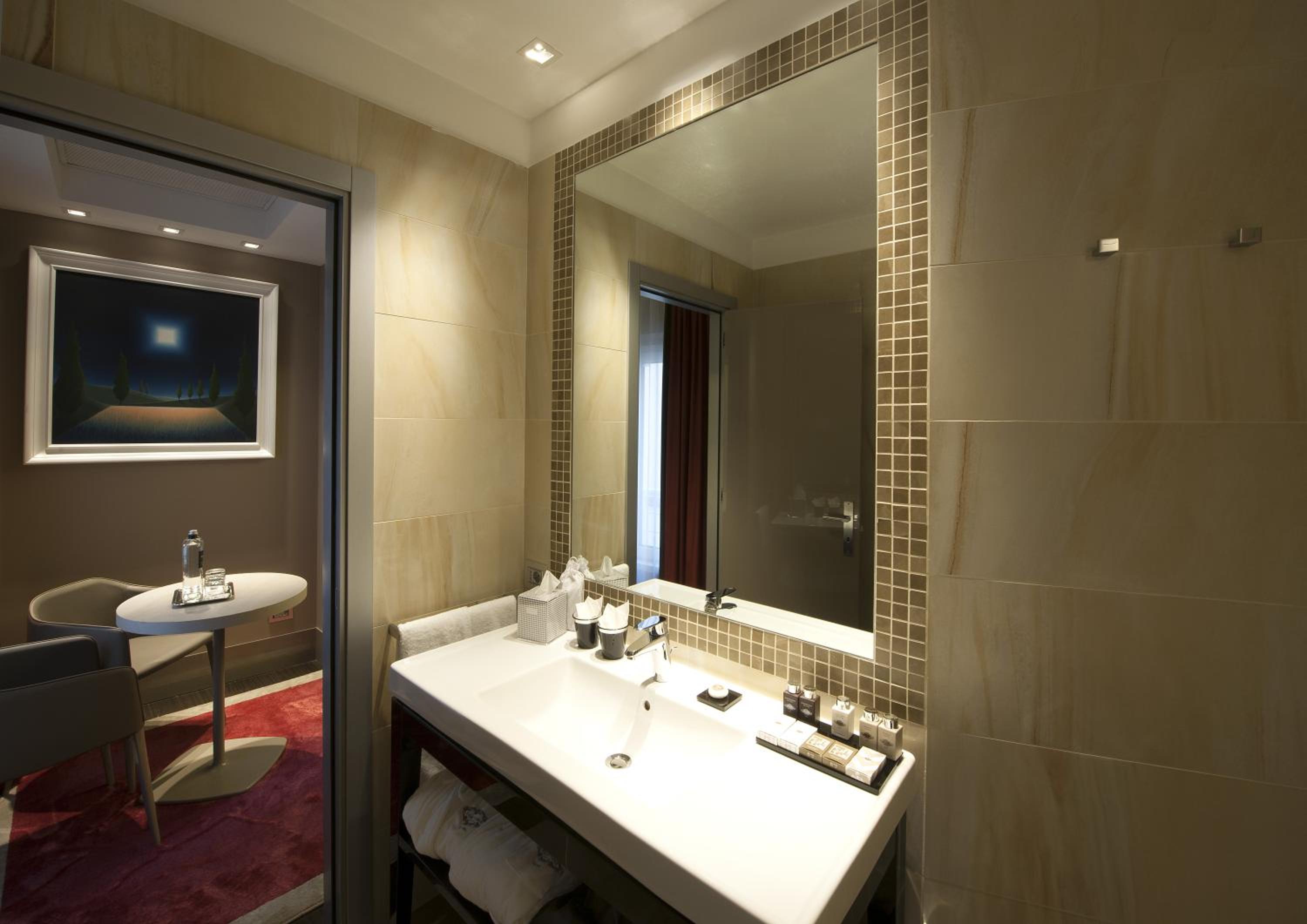 Standard King Room photo 3