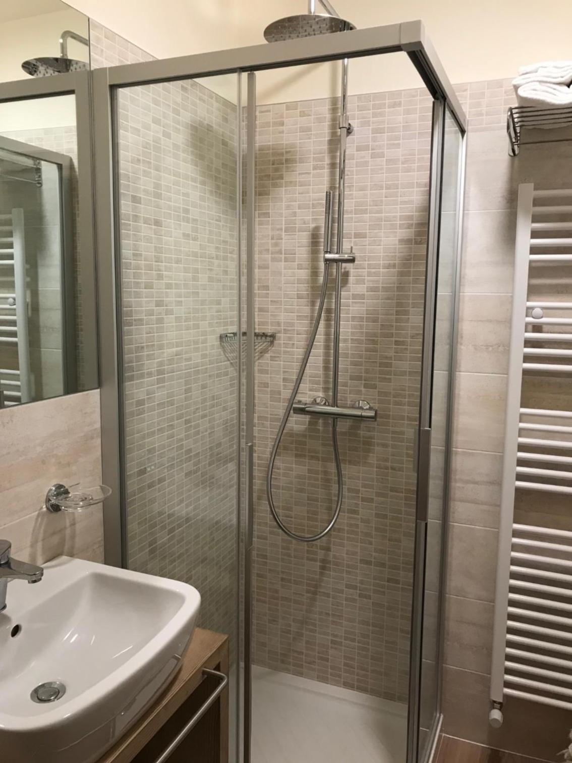Double Room - Photo 7